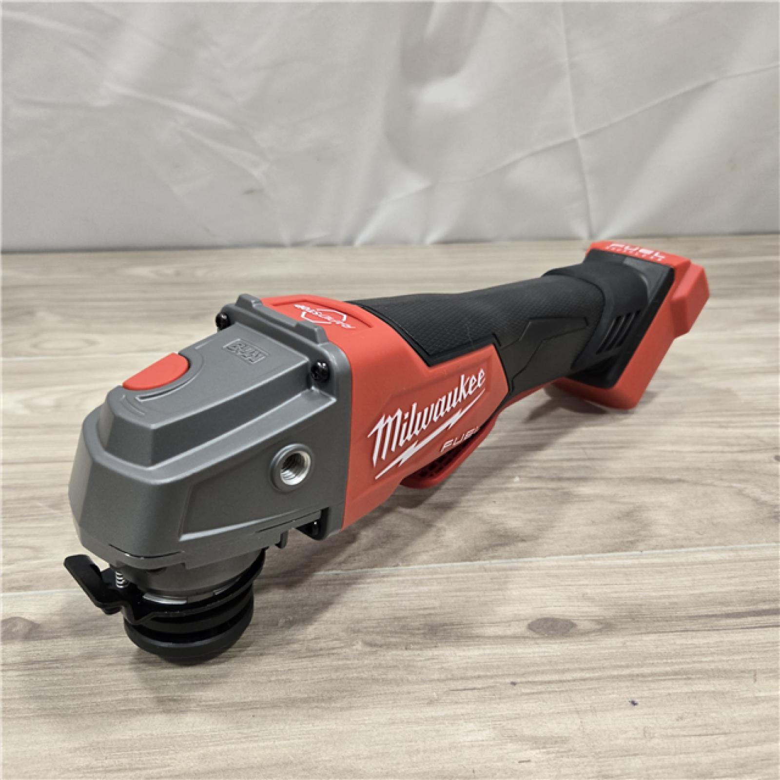 AS-IS Milwaukee M18 FUEL 6Ah FORGE Cordless 4-1/2 to 5 in. Angle Grinder Kit