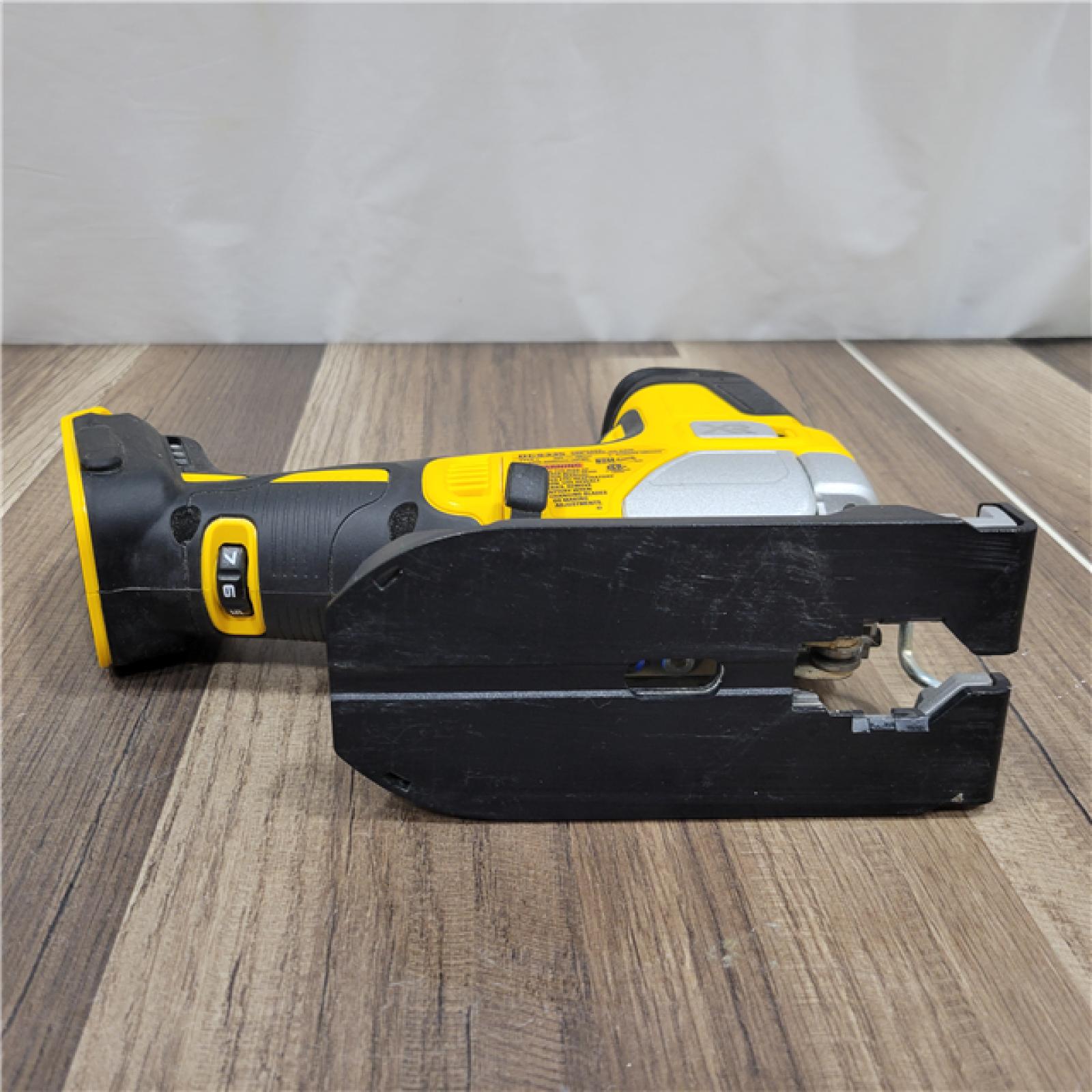 AS-IS DEWALT 20V MAX XR Cordless Barrel Grip Jigsaw (Tool Only)