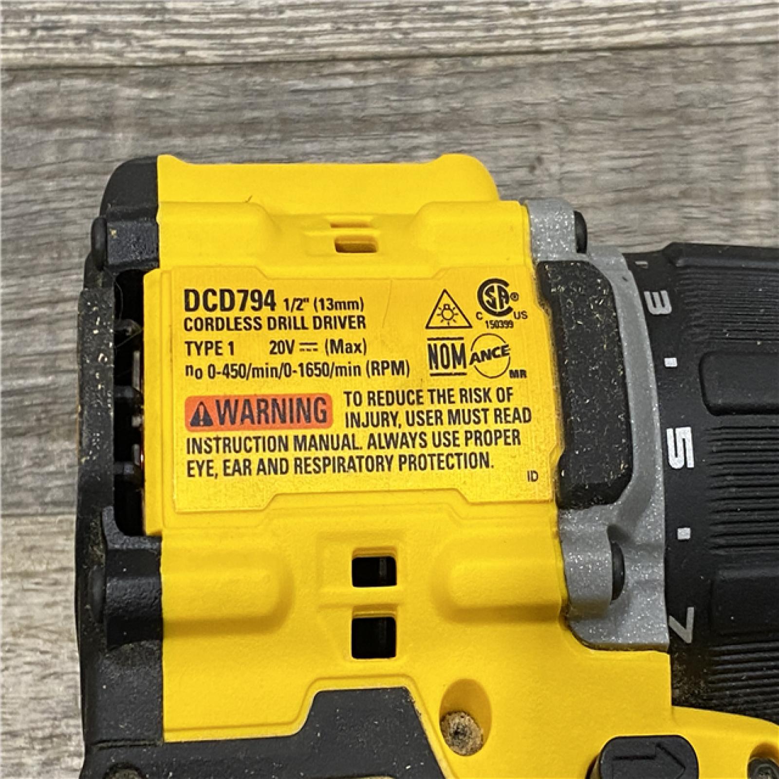 AS-IS DEWALT ATOMIC 20-Volt MAX Lithium-Ion Cordless Combo Kit