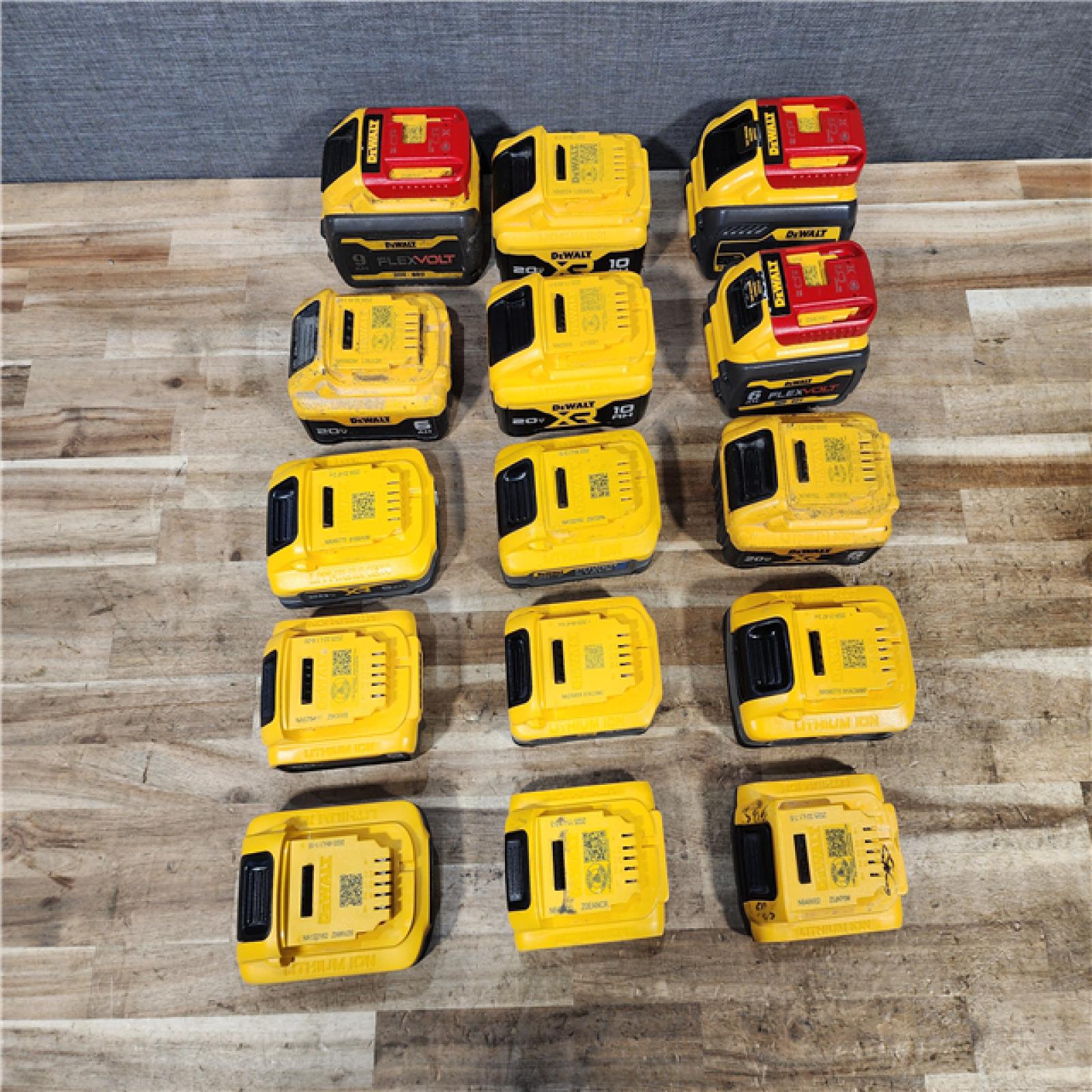 HOUSTON LOCATION - AS - IS DEWALT BATTERY PACK QTY - 15