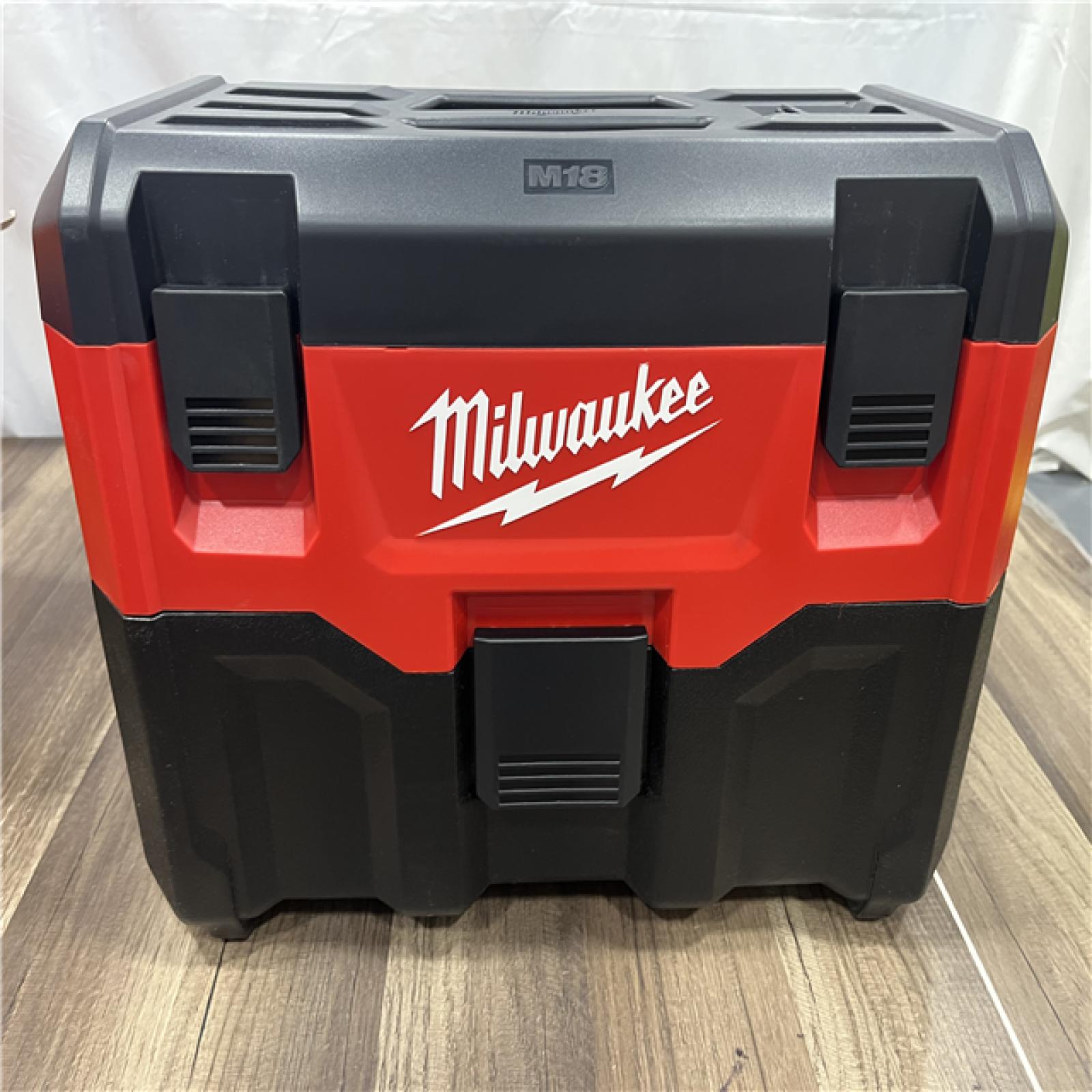 GOOD Milwaukee M18 Vacuum 2Gal 6  Hose Access Bare Tool