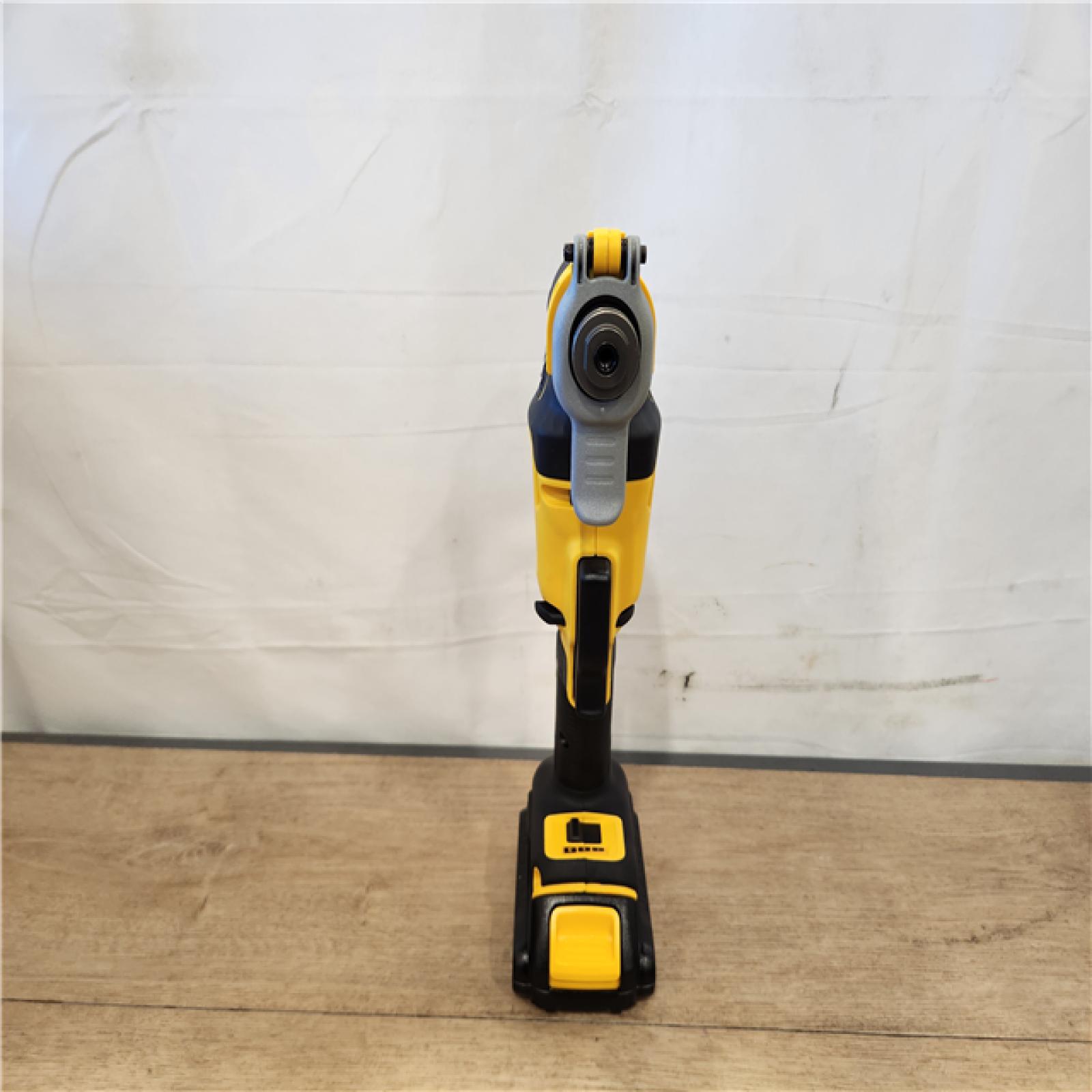 AS-IS- DEWALT 20V MAX XR Cordless Brushless 3-Speed Oscillating Multi Tool Kit