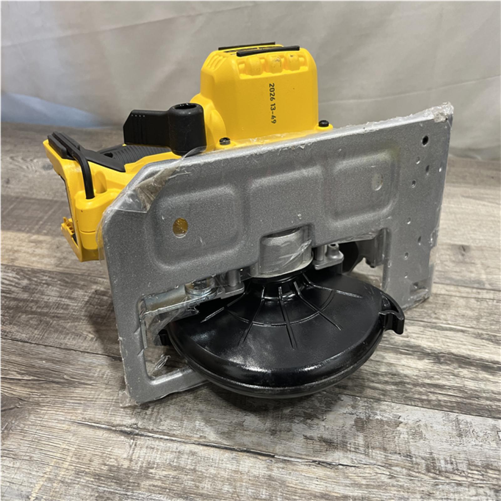 AS-IS DEWALT 20V MAX Cordless Brushless 6-1/2 in. Circular Saw (Tool Only)