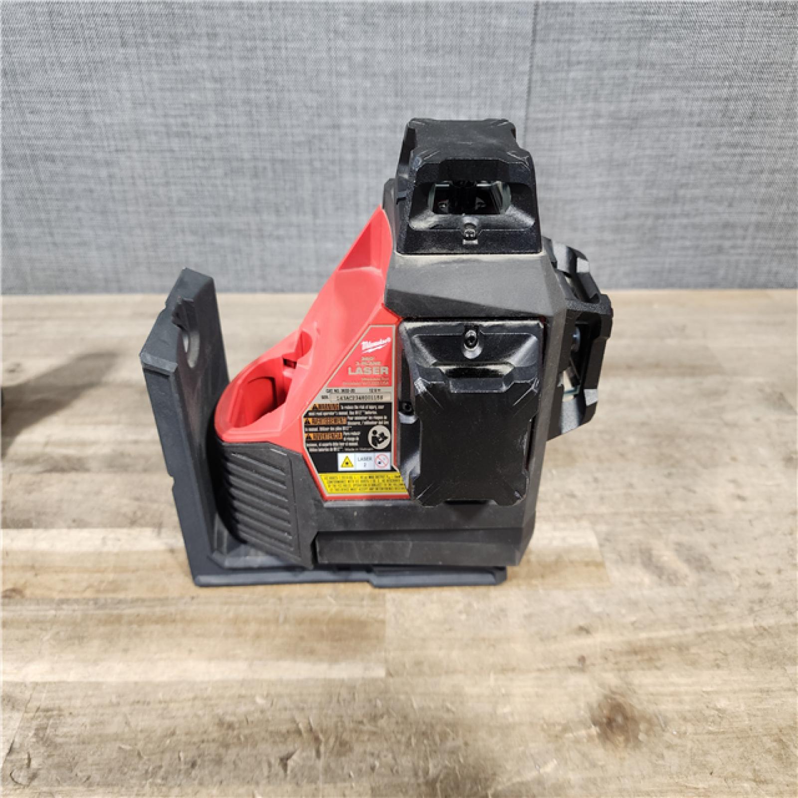 HOUSTON LOCATION - AS-IS Milwaukee-3632-21 M12 Green Beam Laser 360° 3-Plane Kit