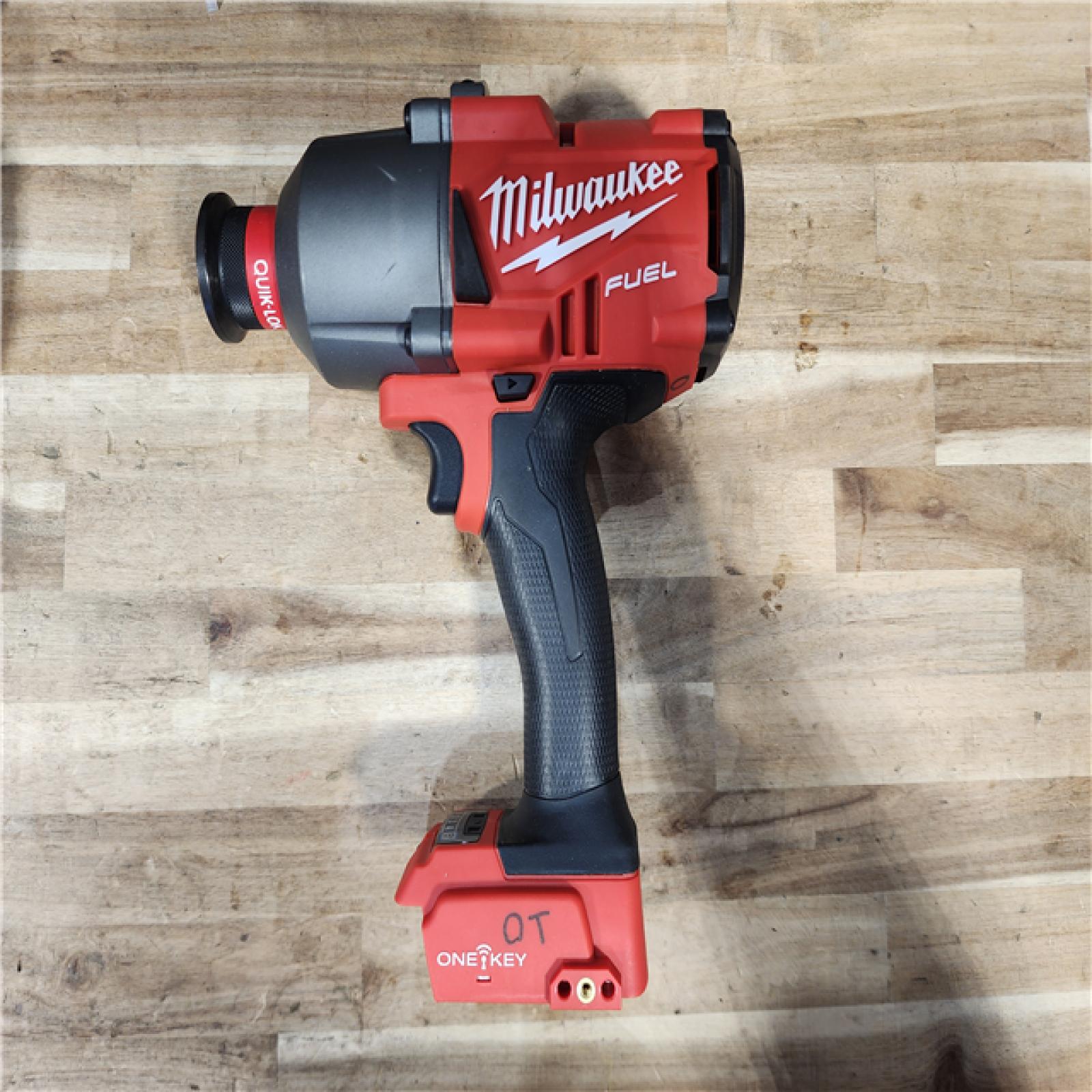 HOUSTON LOCATION - AS-IS Milwaukee 2865-22 M18 FUEL 7/16 in. Hex Utility High-Torque Impact Wrench Kit