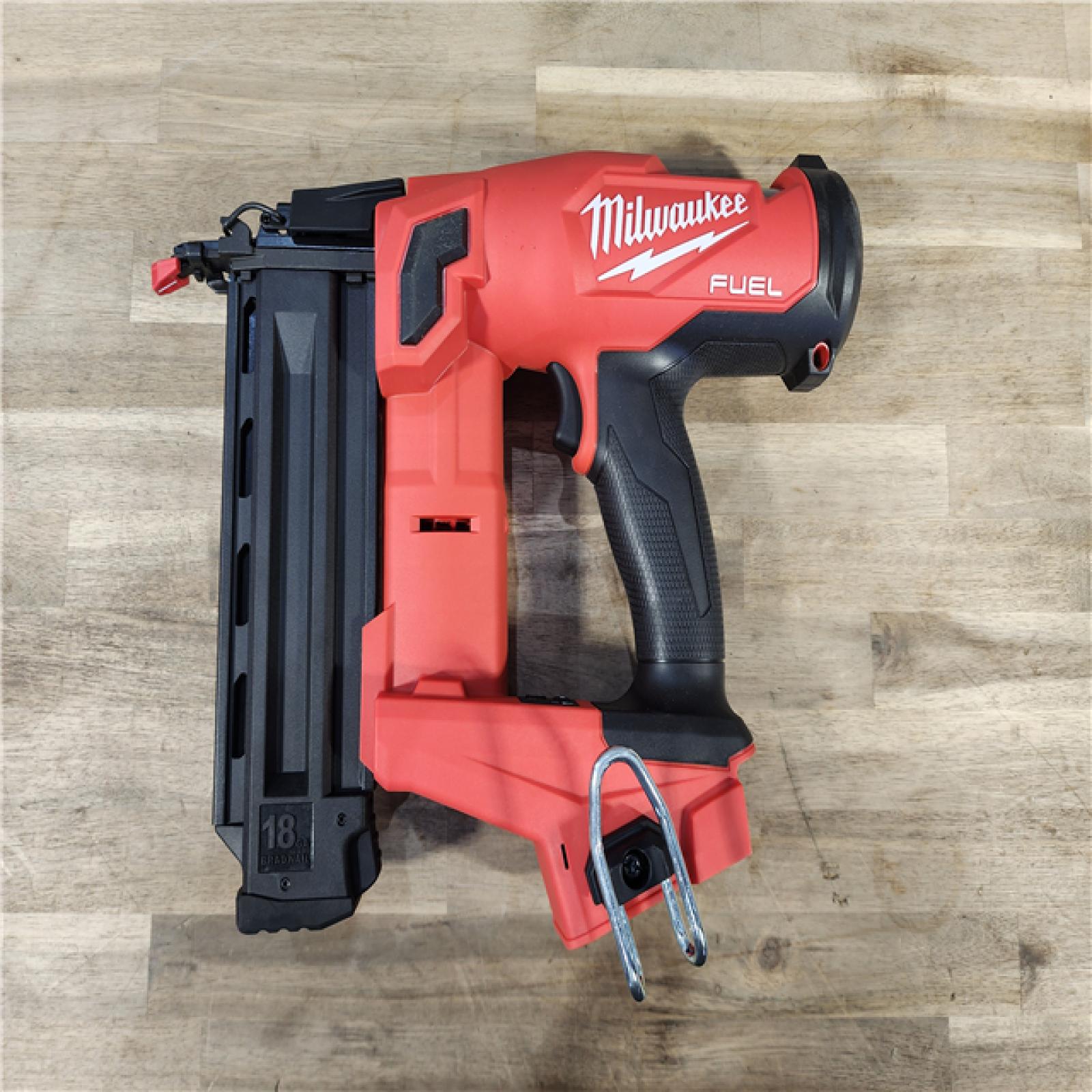 HOUSTON LOCATION - AS-IS (APPEARS LIKE NEW) Milwaukee M18 Fuel 18V Brushless 18-Gauge Brad Nailer 2746-20 (Bare Tool)