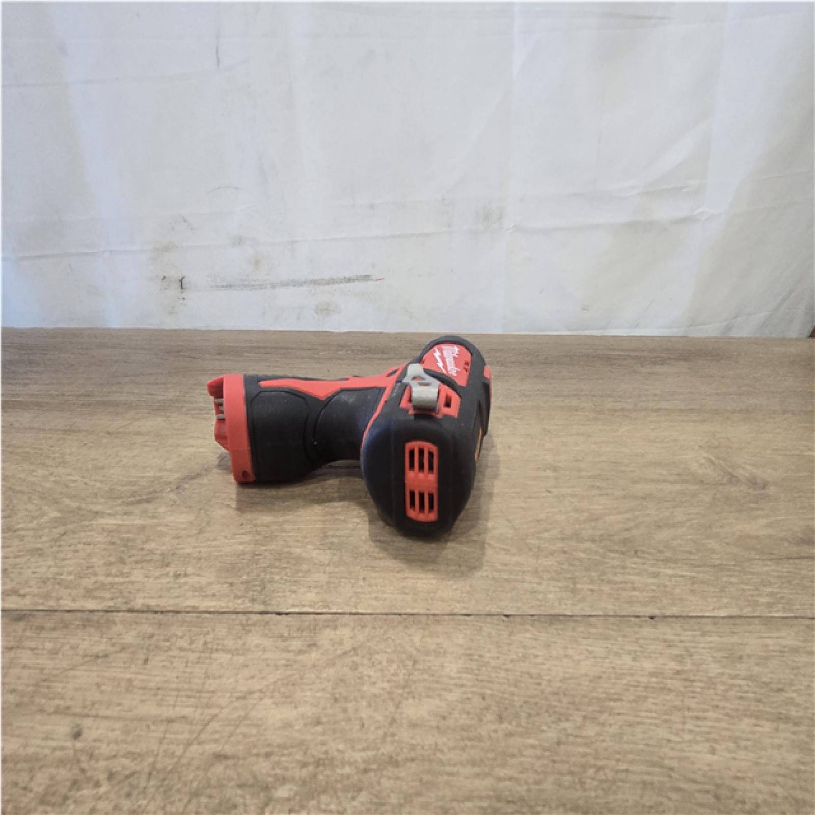 AS-IS Milwaukee 12V Lithium-Ion Cordless 1/4 in. Hex Screwdriver Kit