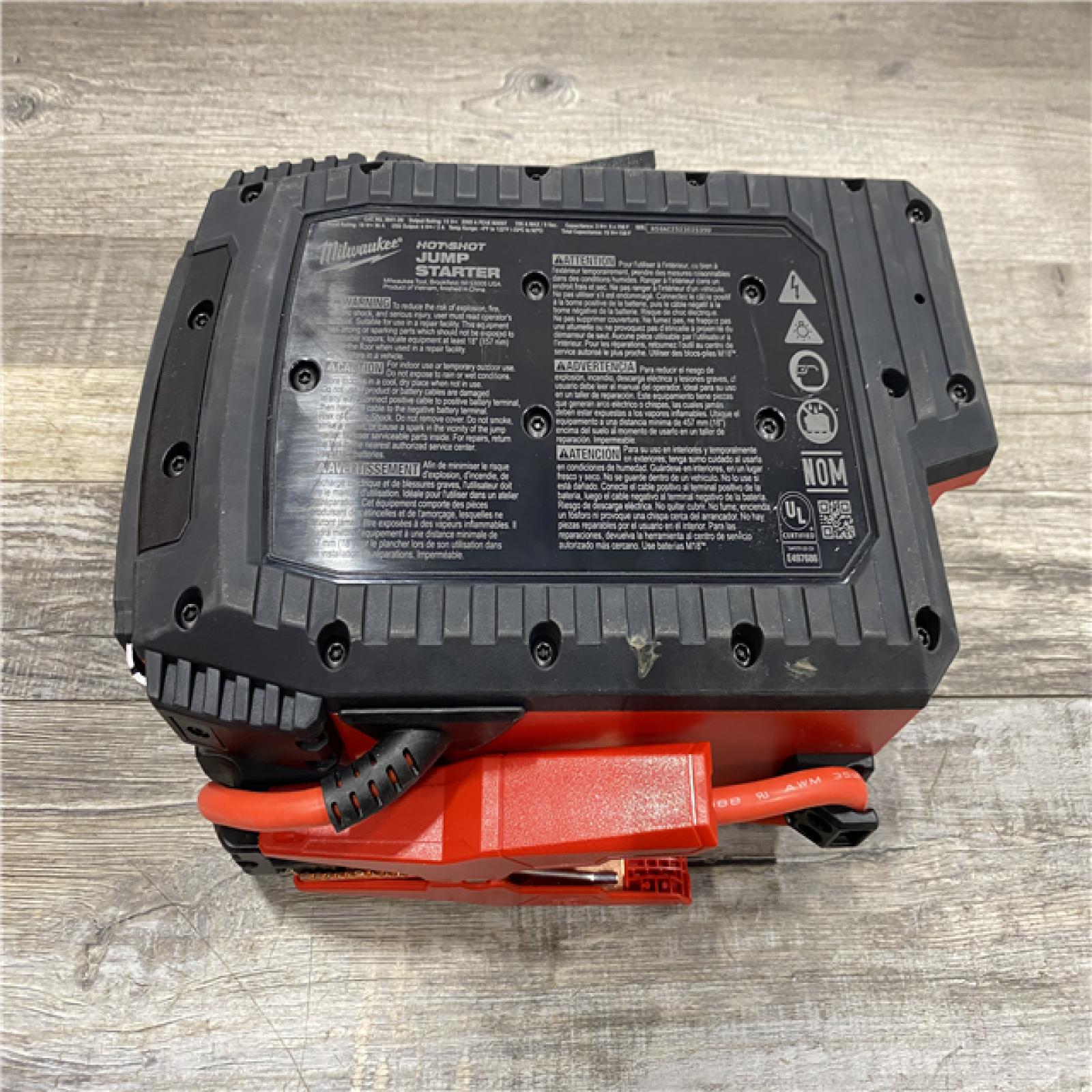 AS-IS Milwaukee 18V Lithium-Ion Cordless 2000 Peak Amp HOTSHOT Jump Starter (Tool-Only)