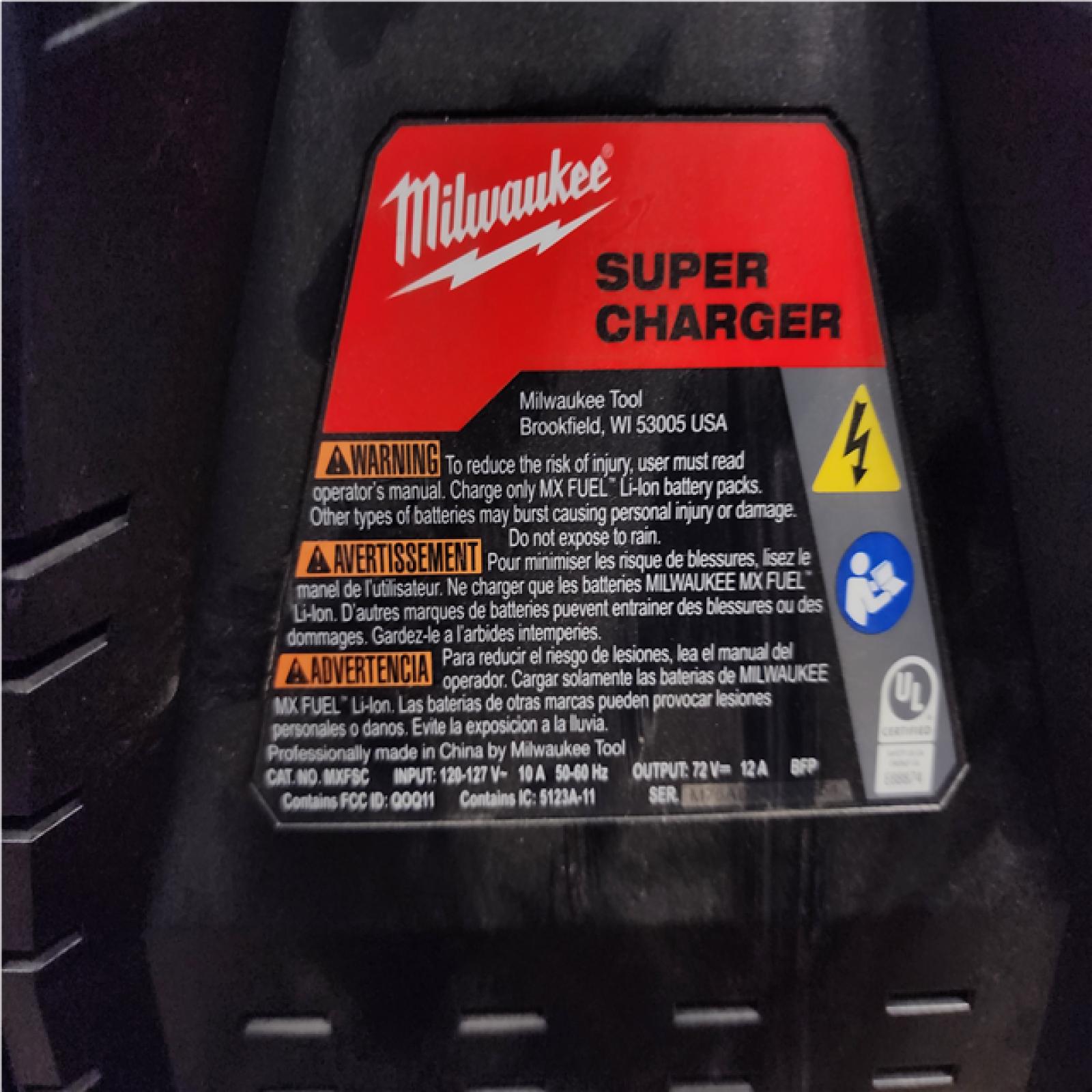 HOUSTON LOCATION - AS - IS MILWAUKEE BATTERY CHARGER PACK QTY - 1