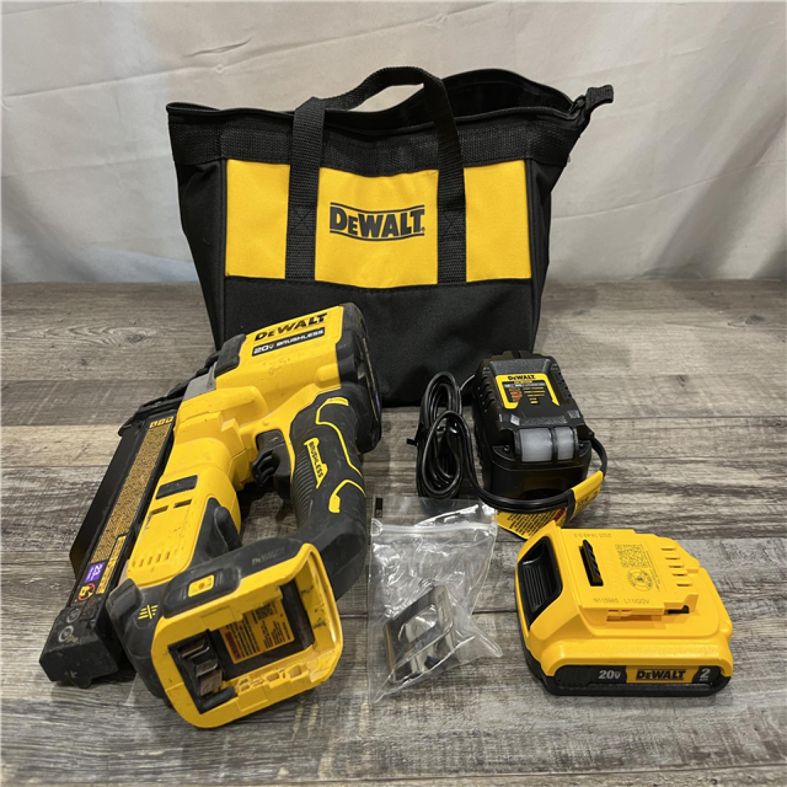 AS-IS DEWALT ATOMIC 20V MAX Lithium Ion Cordless 23 Gauge Pin Nailer Kit