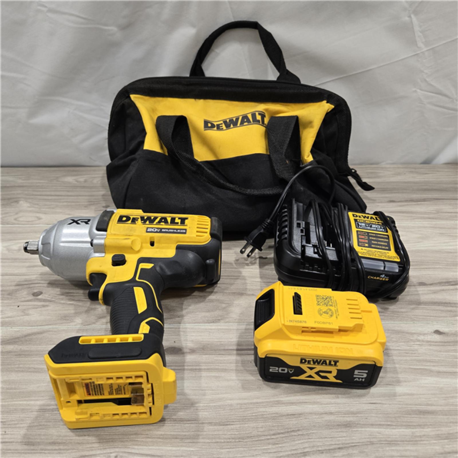 AS-IS Dewalt 20V MAX Cordless 1/2 in. Impact Wrench Kit