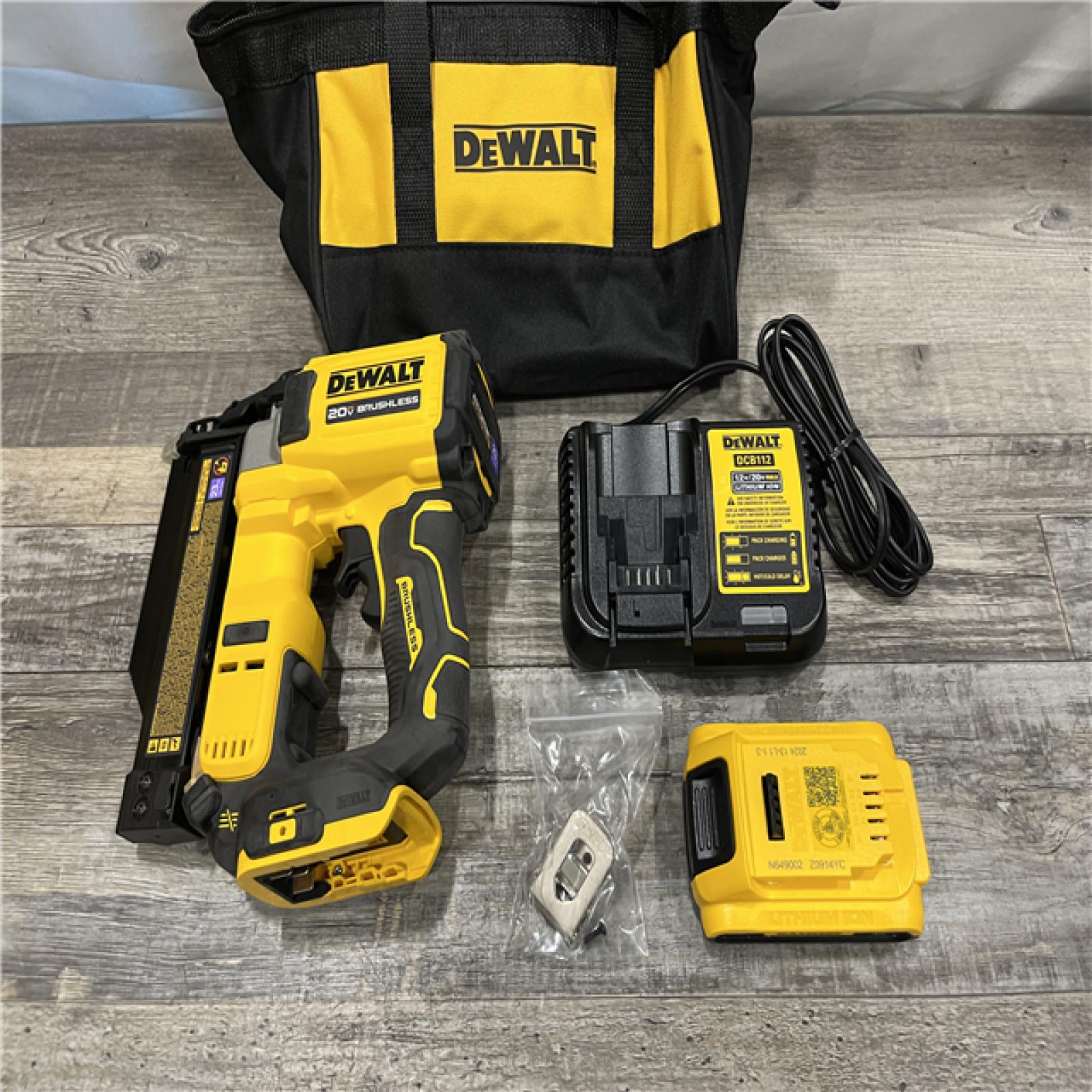 AS-IS DEWALT ATOMIC 20V MAX Lithium Ion Cordless 23 Gauge Pin Nailer Kit