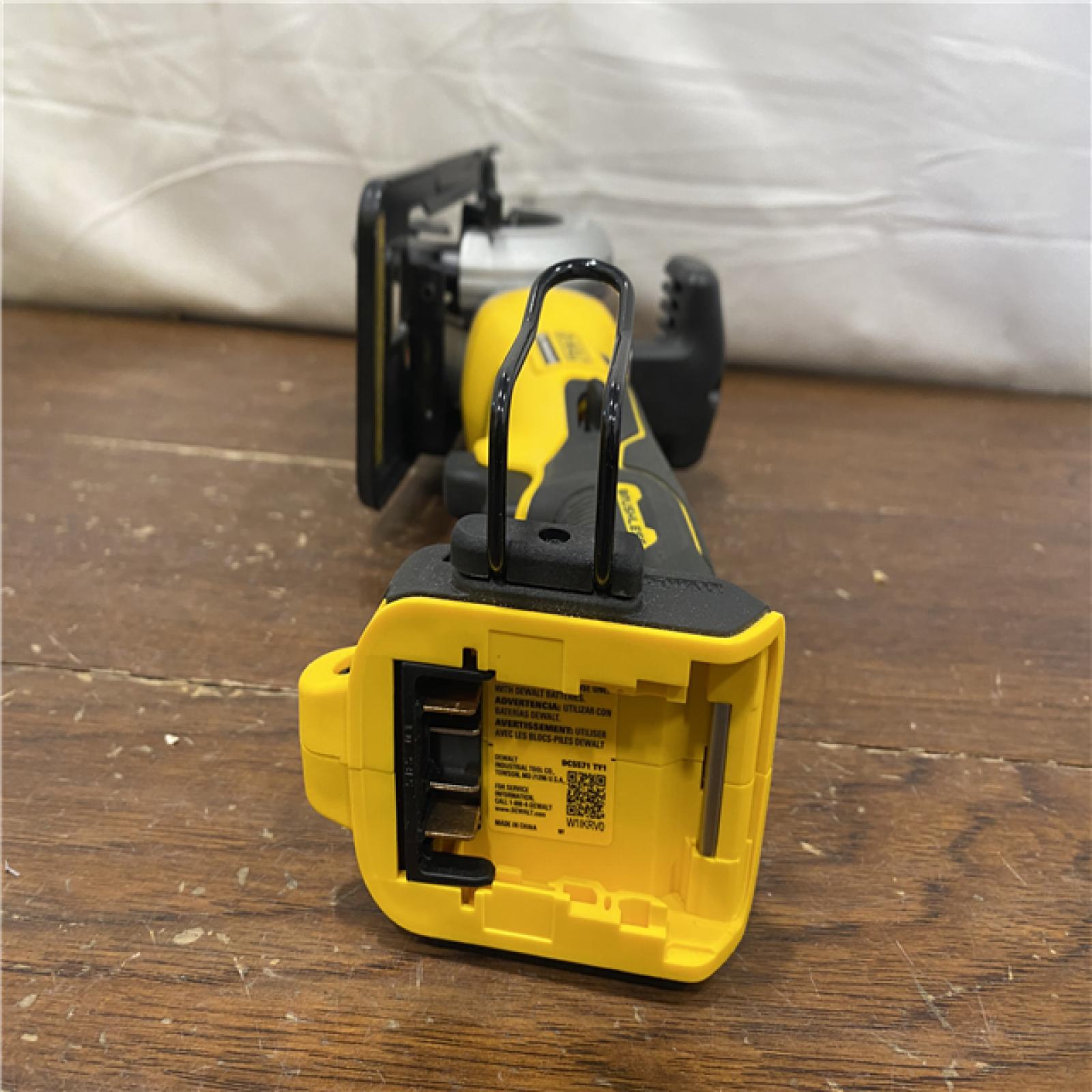AS-IS DEWALT ATOMIC 20V MAX Cordless Brushless 4-1/2 in. Circular Saw (Tool Only)