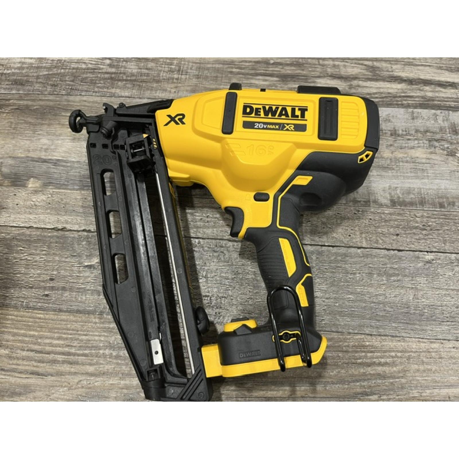 AS-IS DEWALT 20V MAX XR 16-Gauge Electric Cordless Angled Finishing Nailer Kit