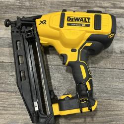 AS-IS DEWALT 20V MAX XR 16-Gauge Electric Cordless Angled Finishing Nailer Kit