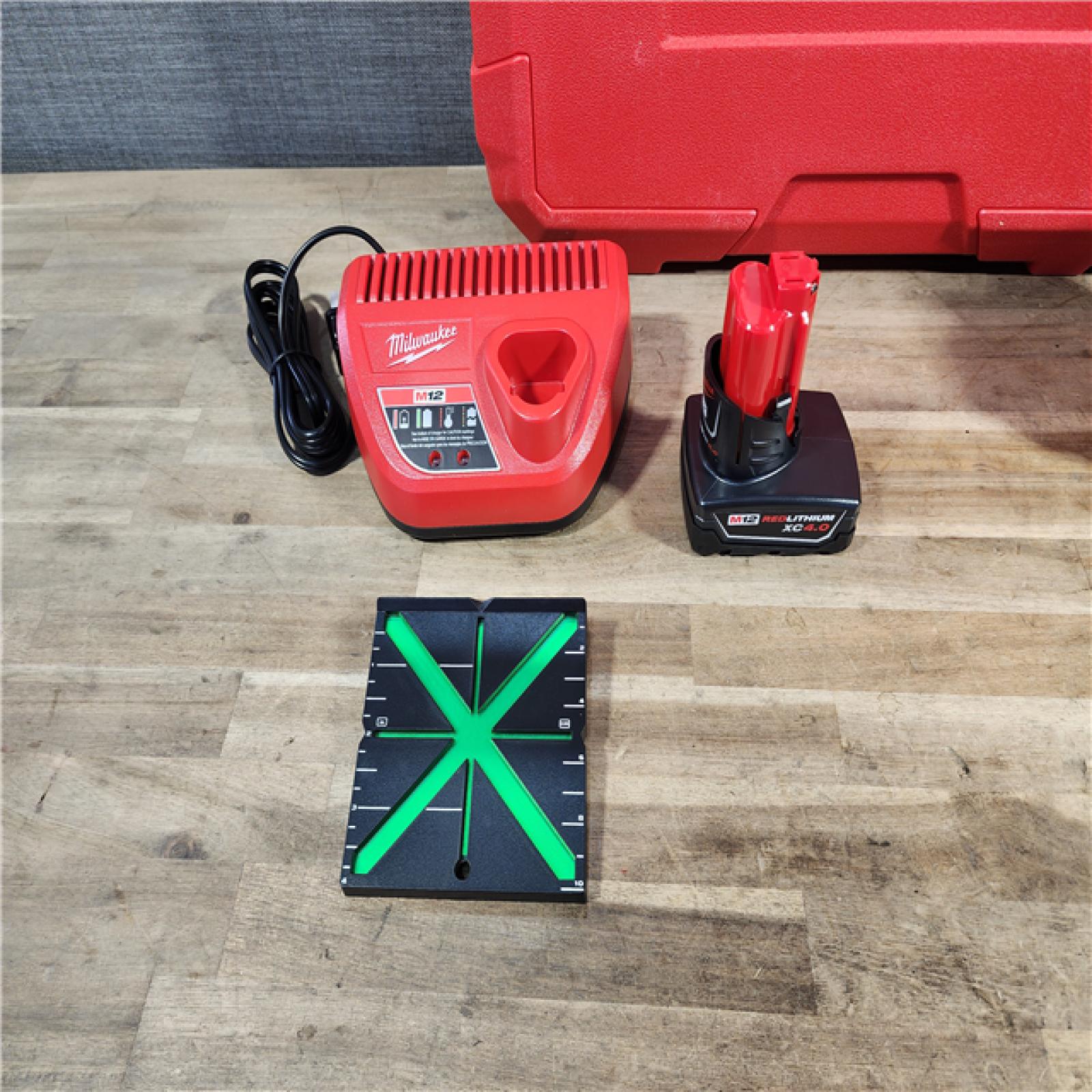 HOUSTON LOCATION - AS-IS (APPEARS LIKE NEW) Milwaukee-3632-21 M12 Green Beam Laser 360° 3-Plane Kit