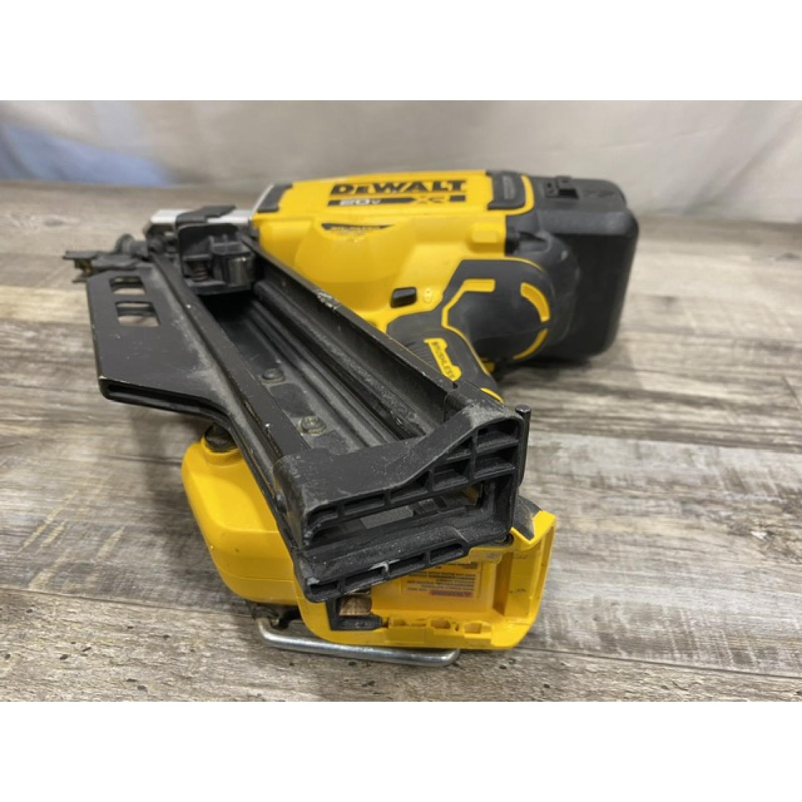 AS-IS DEWALT 20V 30 Degree Cordless Framing Nailer (Tool-Only)