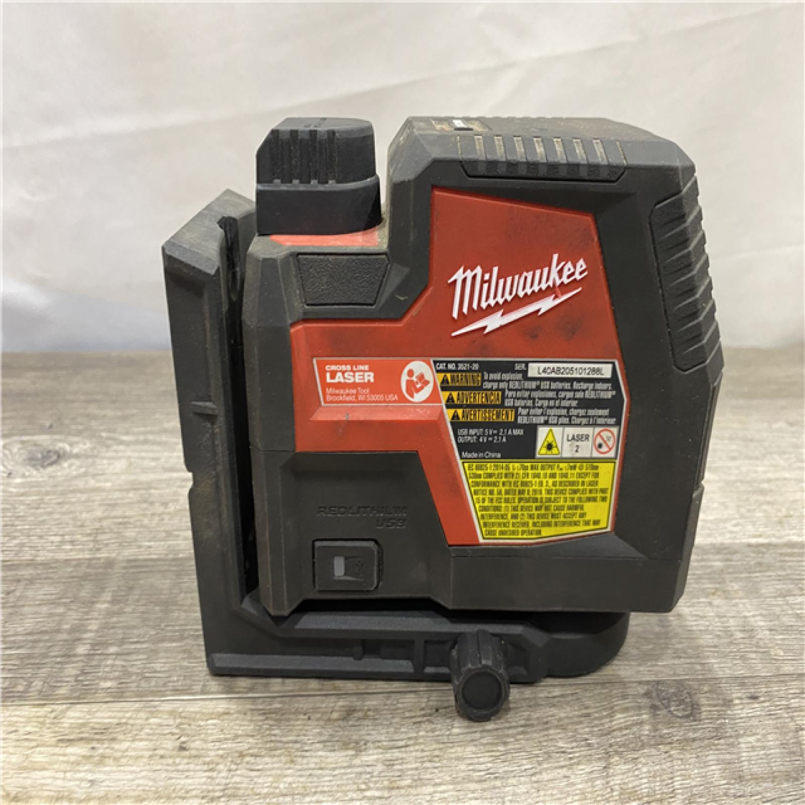 AS-IS Milwaukee 100 ft. REDLITHIUM Lithium-Ion USB Green Rechargeable Cross Line Laser Level Kit