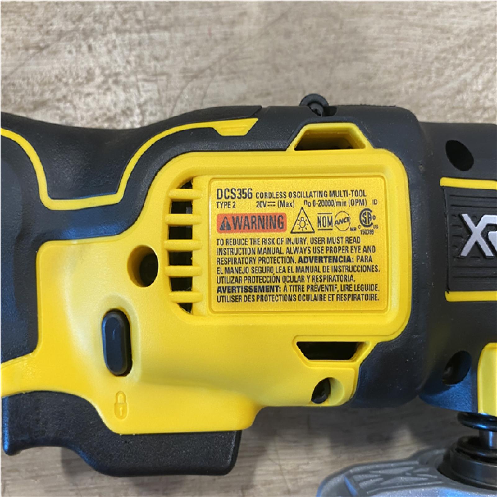 AS-IS DEWALT 20V MAX XR Cordless Brushless 3-Speed Oscillating Multi Tool Kit