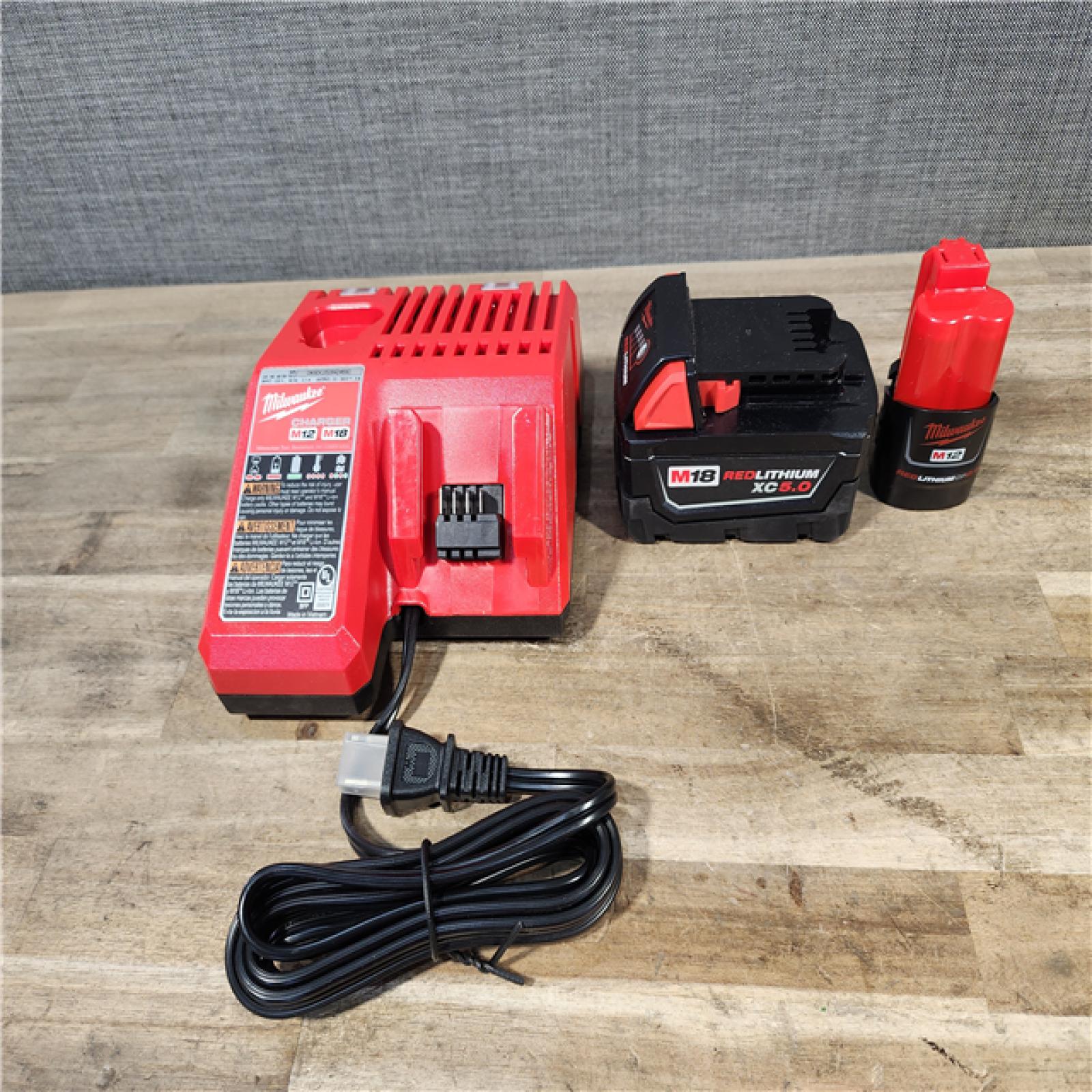 HOUSTON LOCATION - AS-IS MILWAUKEE 2 TOOL COMBO KIT W/ (2) BATTERY & CHARGER