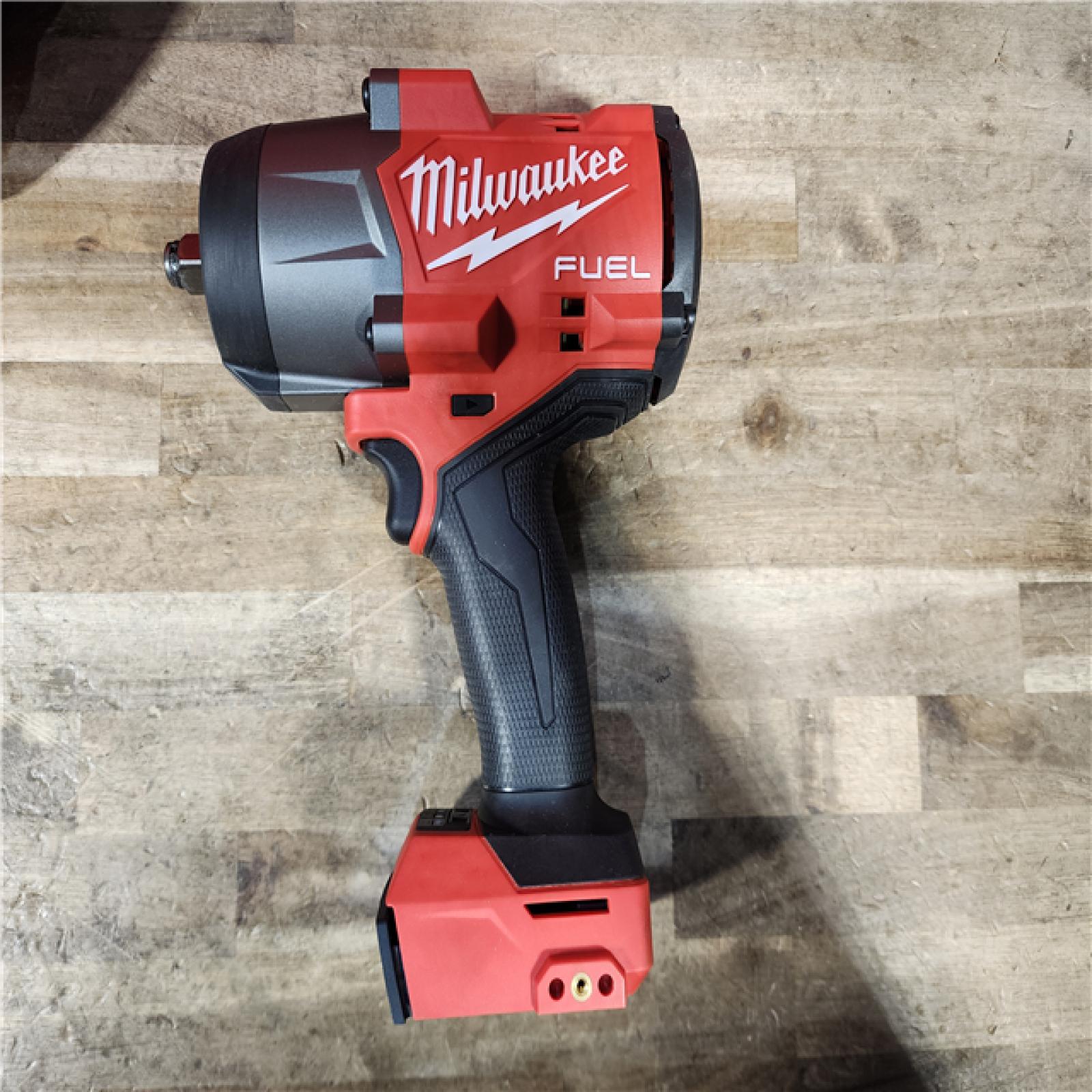 HOUSTON LOCATION - AS-IS (APPEARS LIKE NEW) Milwaukee FUEL 18V Lithium-Ion Brushless Cordless 1/2 in. Impact Wrench w/Friction Ring Kit