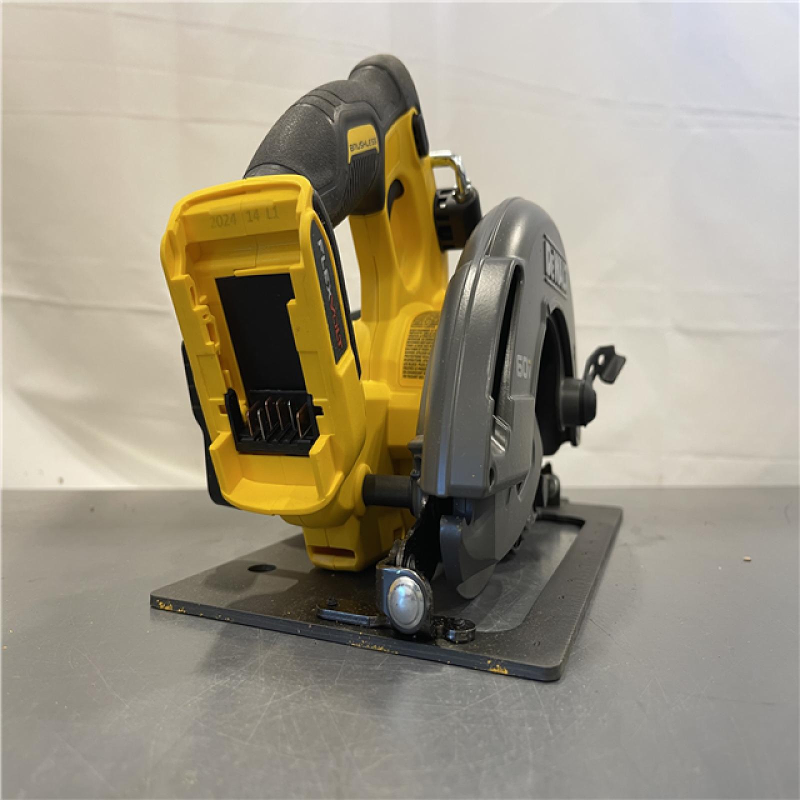 AS-IS - DeWALT Flexvolt Max 7-1/4  60V Brushless Circular Saw (Tool Only)