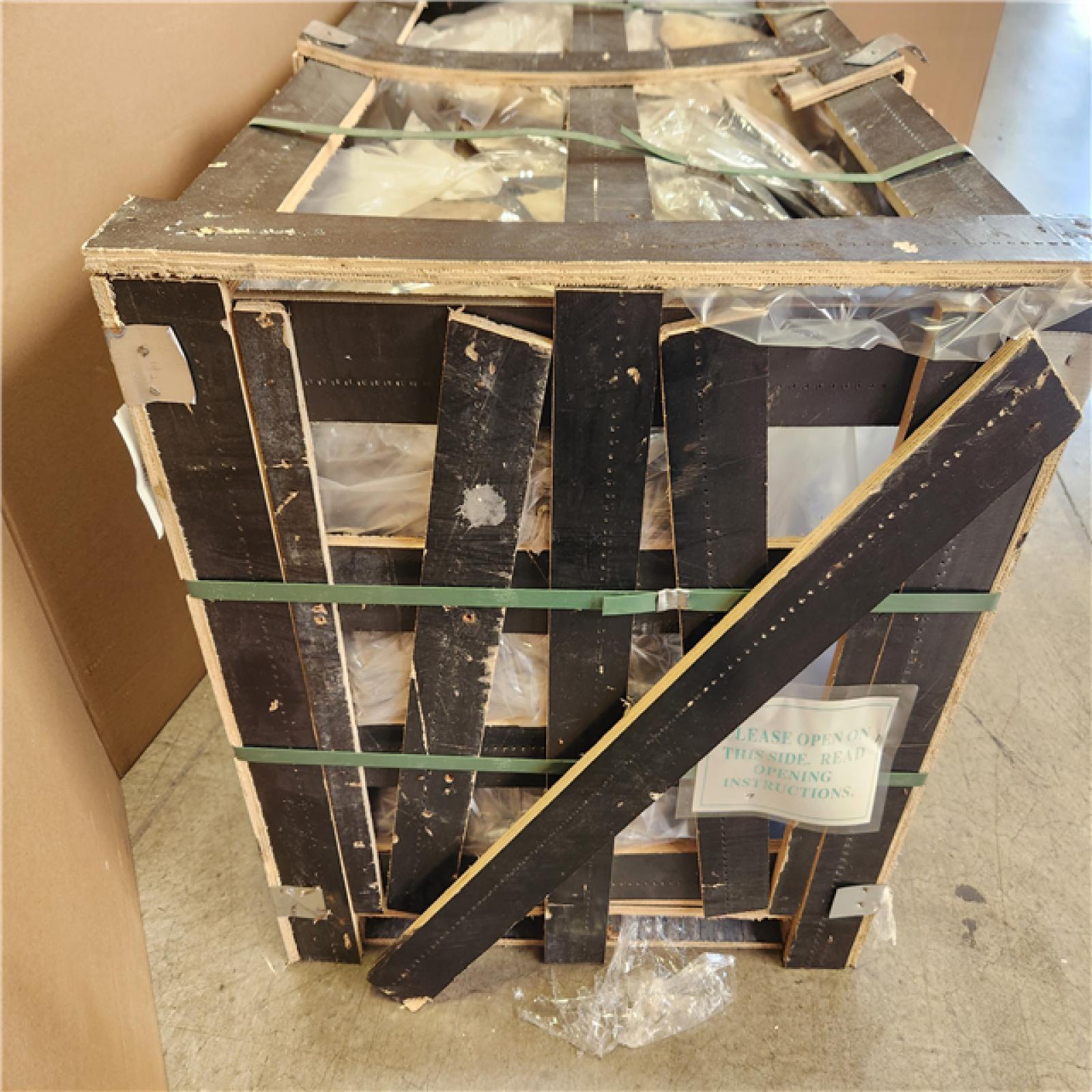 Phoenix MSI California Gold Mesh Random (210 SqFt/ 78 Case)