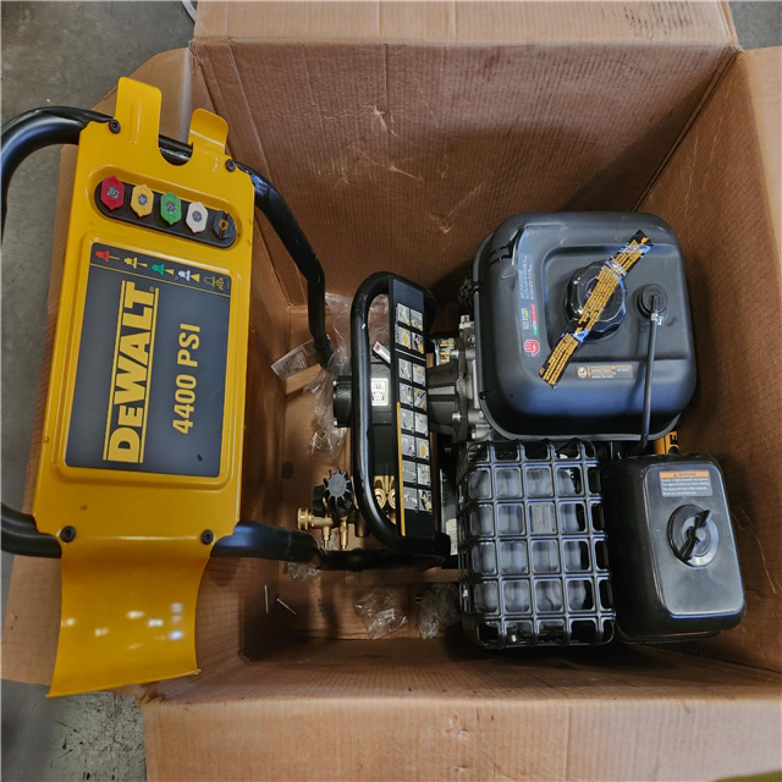 Phoenix LIKE NEW DEWALT 4400 PSI 4.0 GPM Cold Water Gas Pressure Washer