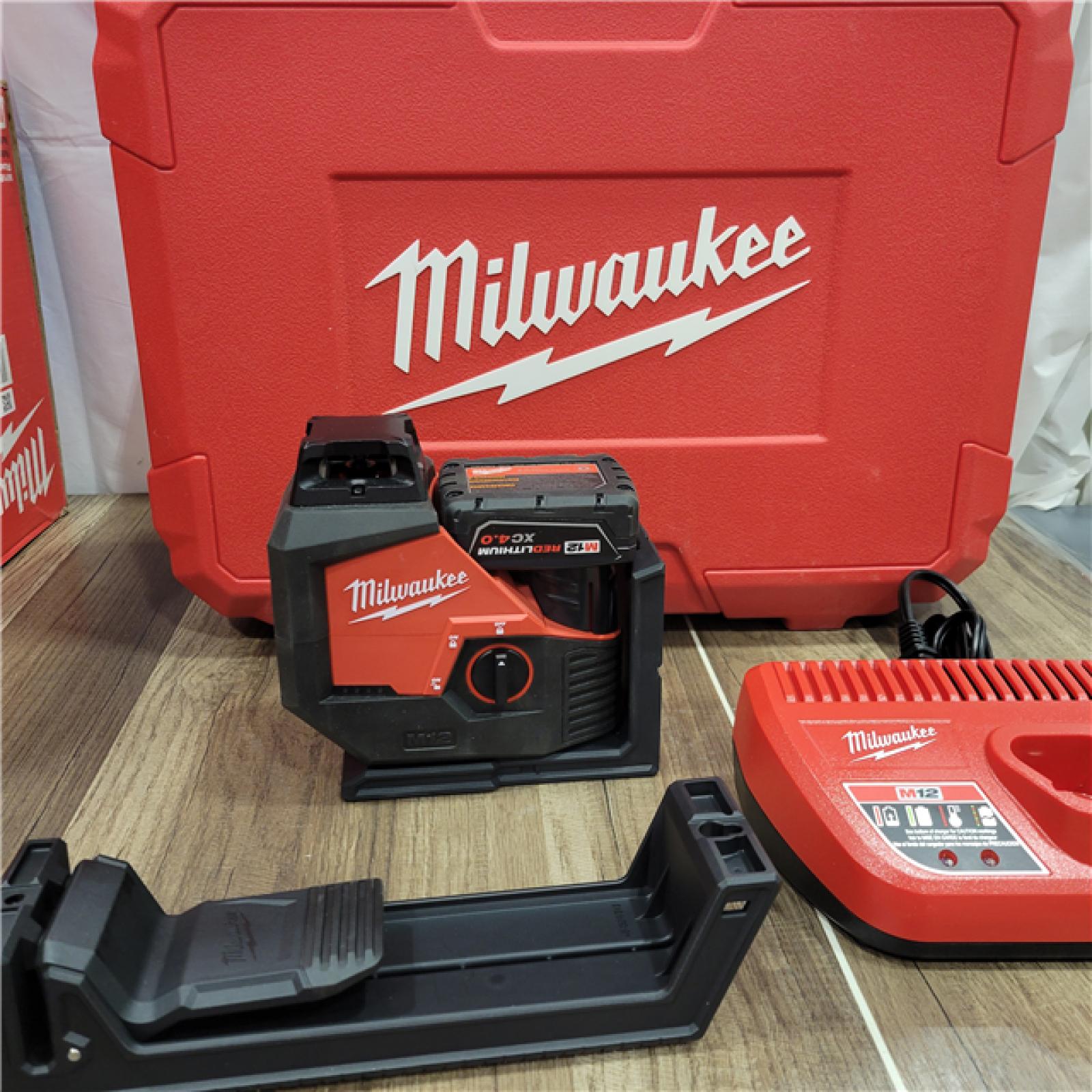 AS-IS Milwaukee M12 12-Volt Lithium-Ion Cordless Green 360-Degree Single Plane Laser Level Kit