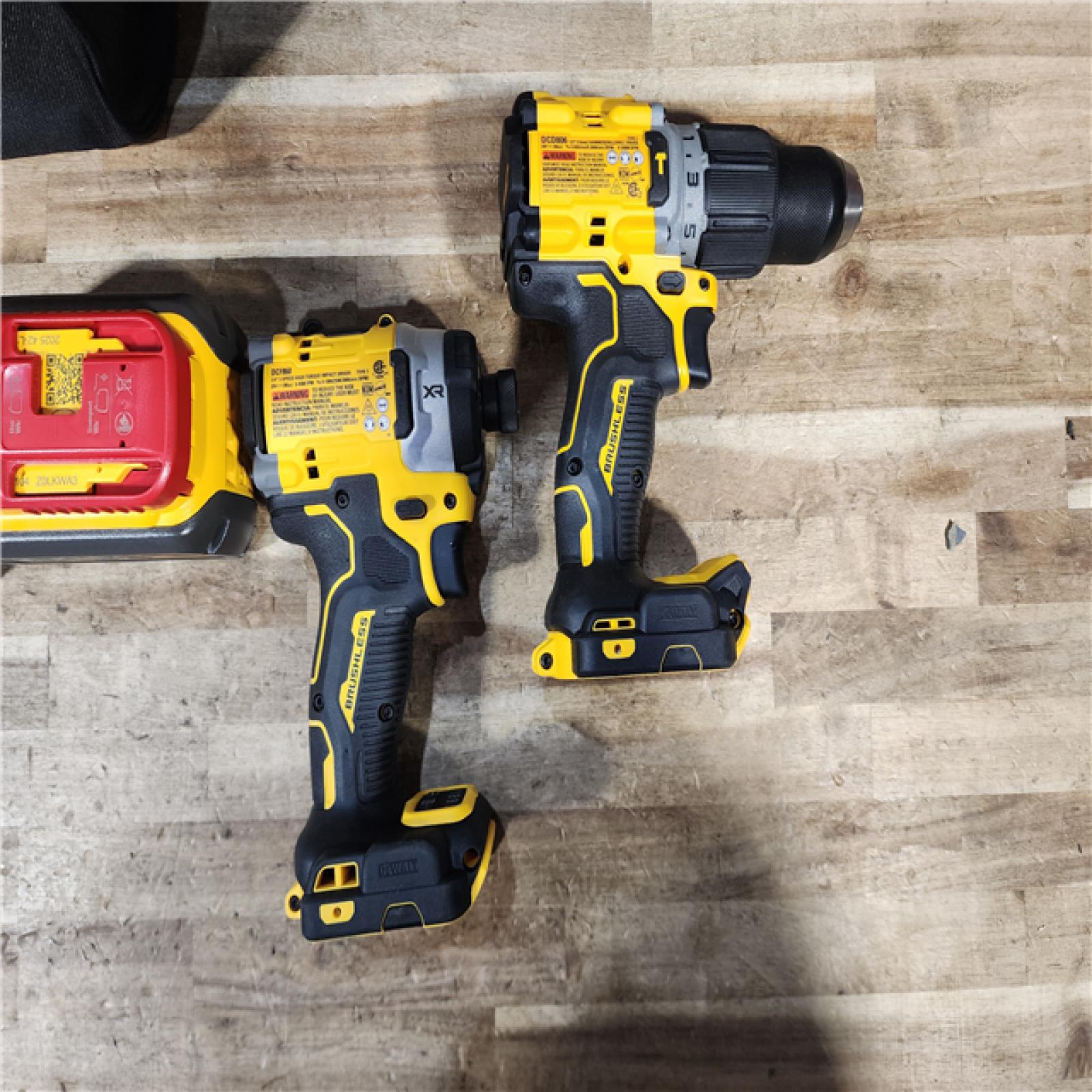 HOUSTON LOCATION - AS - IS DEWALT 20V Lithium-Ion Cordless 2-Tool Combo Kit with 20V/60V FLEXVOLT 9 Ah Battery  4 Ah Battery and Charger