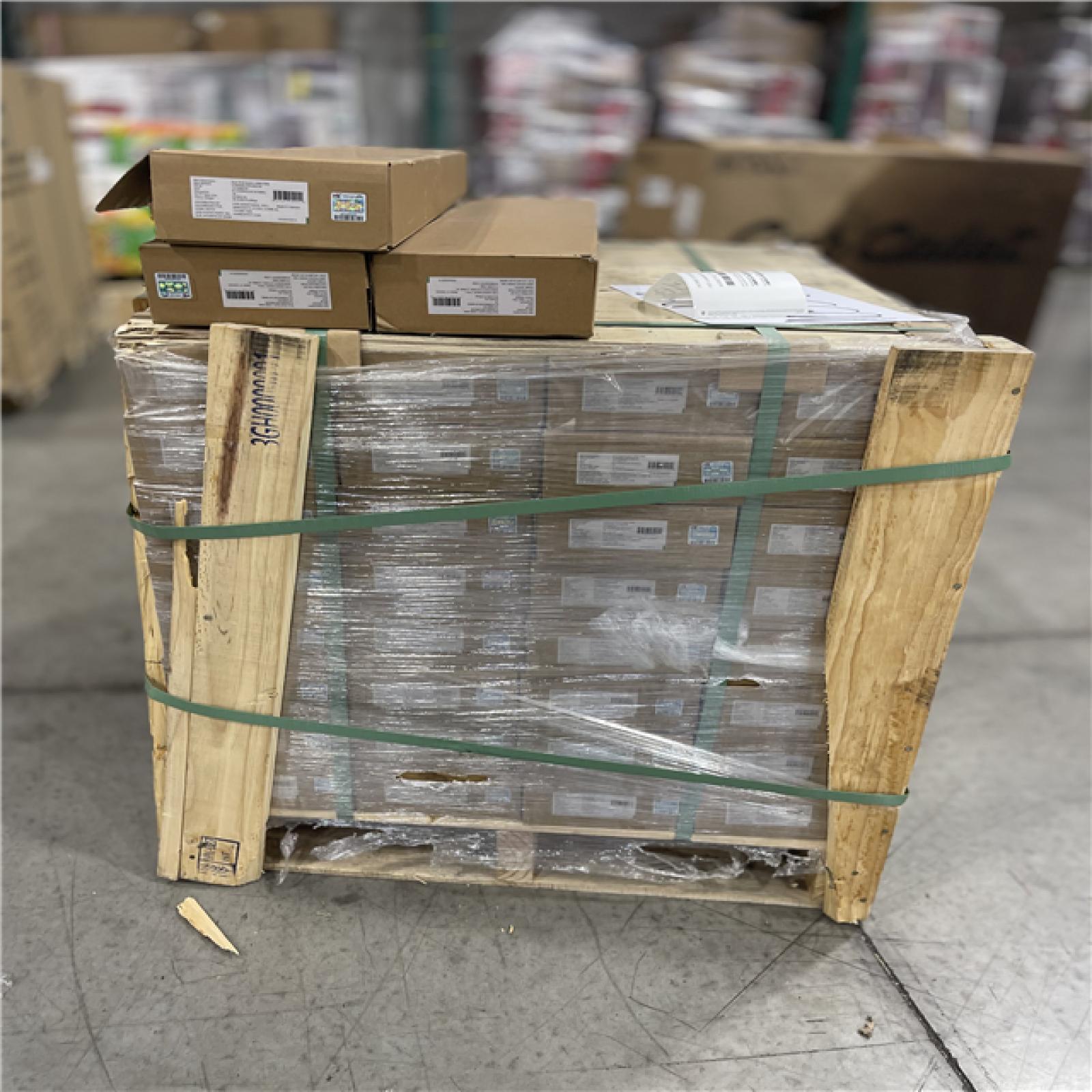 DALLAS LOCATION - TrafficMaster Elk Run 6 MIL x 6 in. W x 36 in. L Waterproof Click Lock Vinyl Plank Flooring (23.95 sq. ft./Case)PALLET-(32 UNITS)