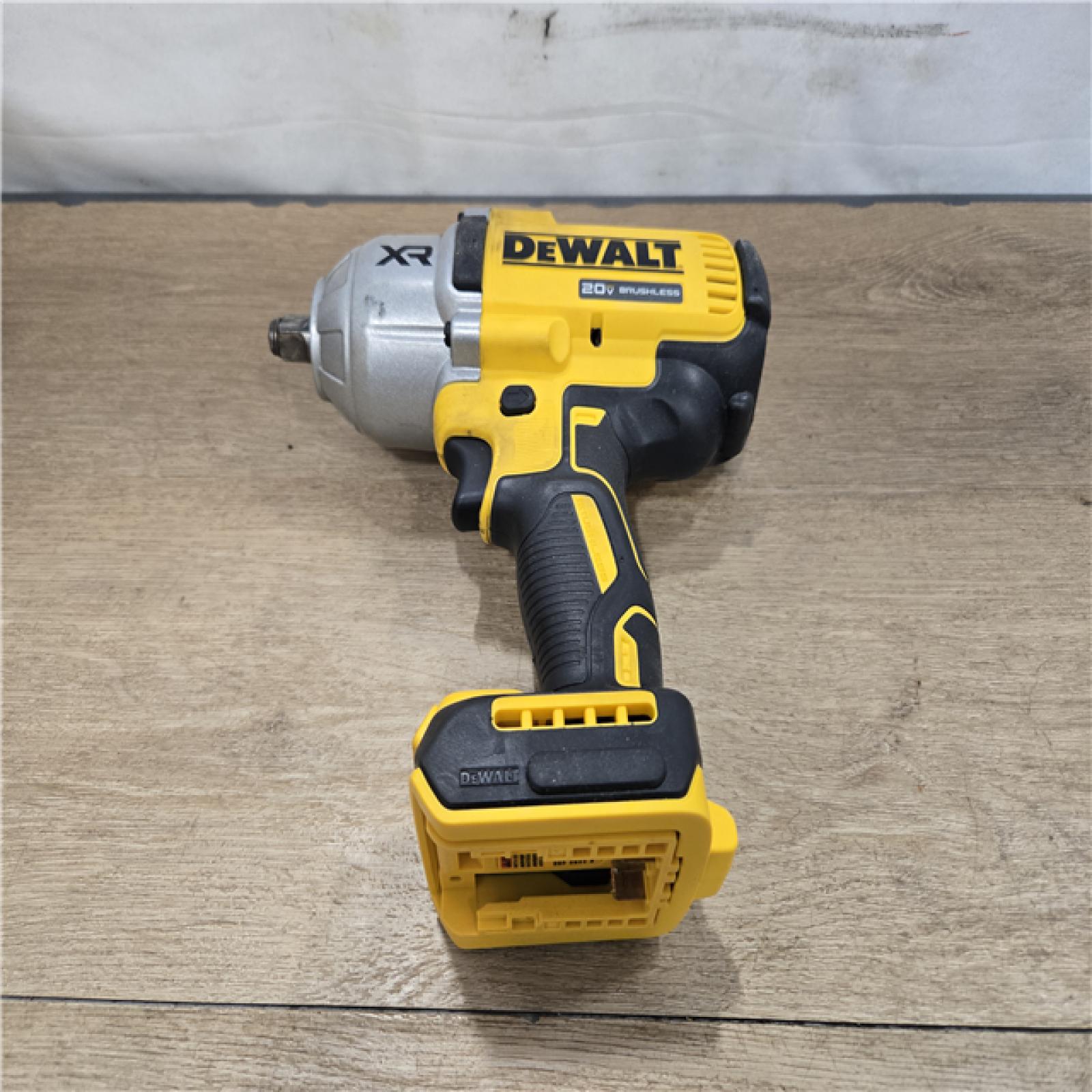 AS-IS DEWALT 20V MAX Cordless 1/2 in. Impact Wrench Kit
