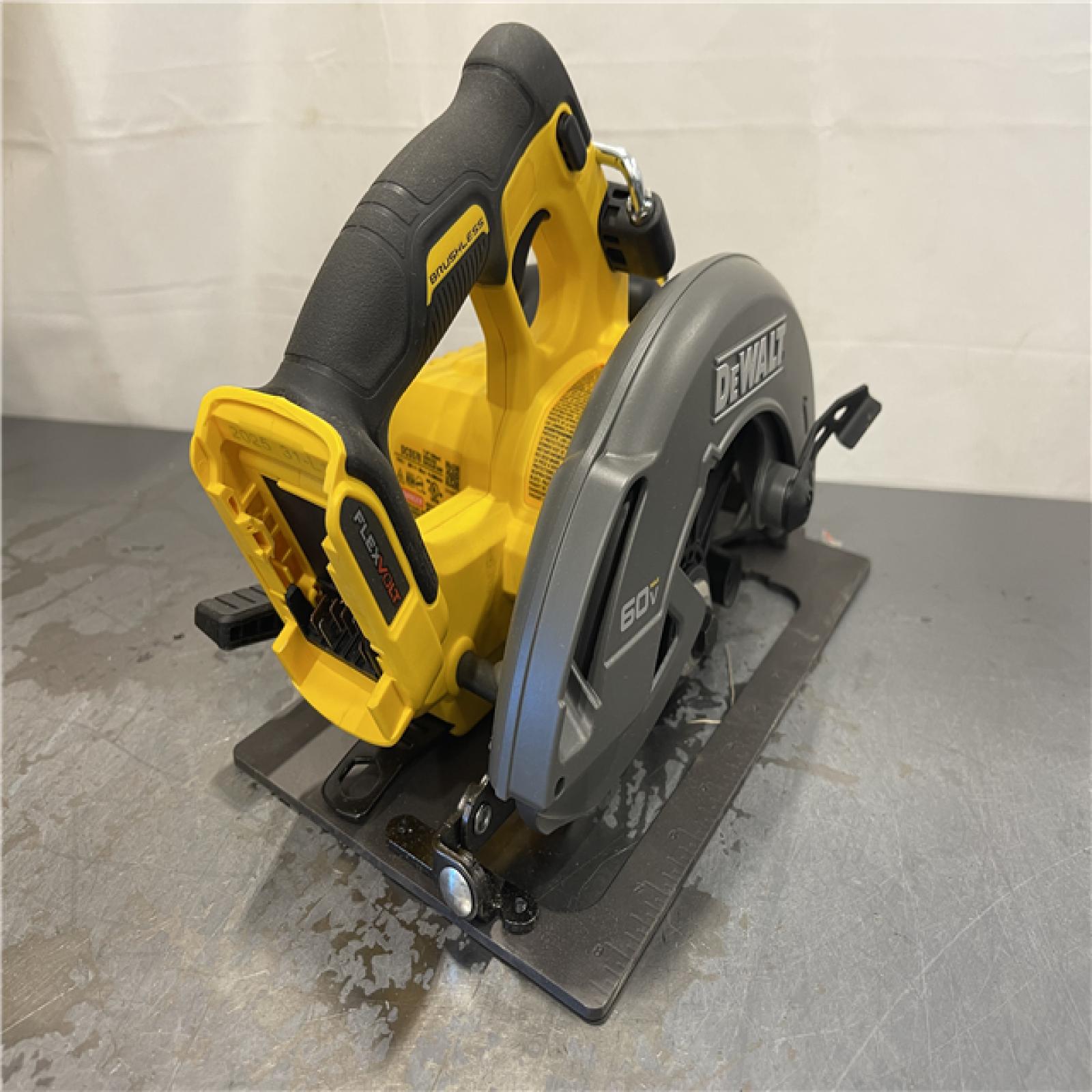 AS-IS - DeWALT FLEXVOLT 60V MAX Cordless Brushless 7-1/4 in. Circular Saw with Brake