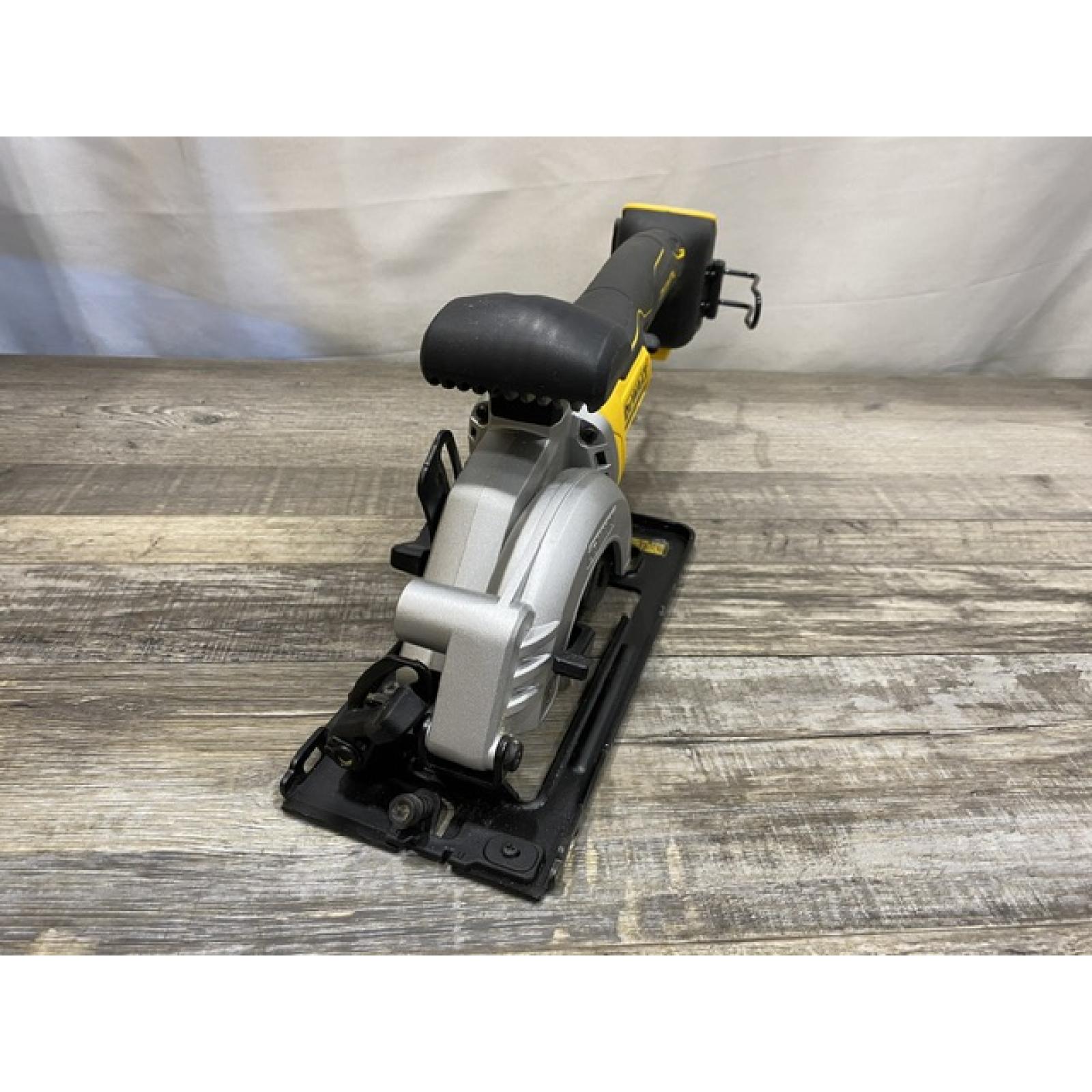 AS-IS DEWALT Atomic 20-Volt Maximum Lithium-Ion Cordless Brushless 4-1/2 in. Circular Saw Kit