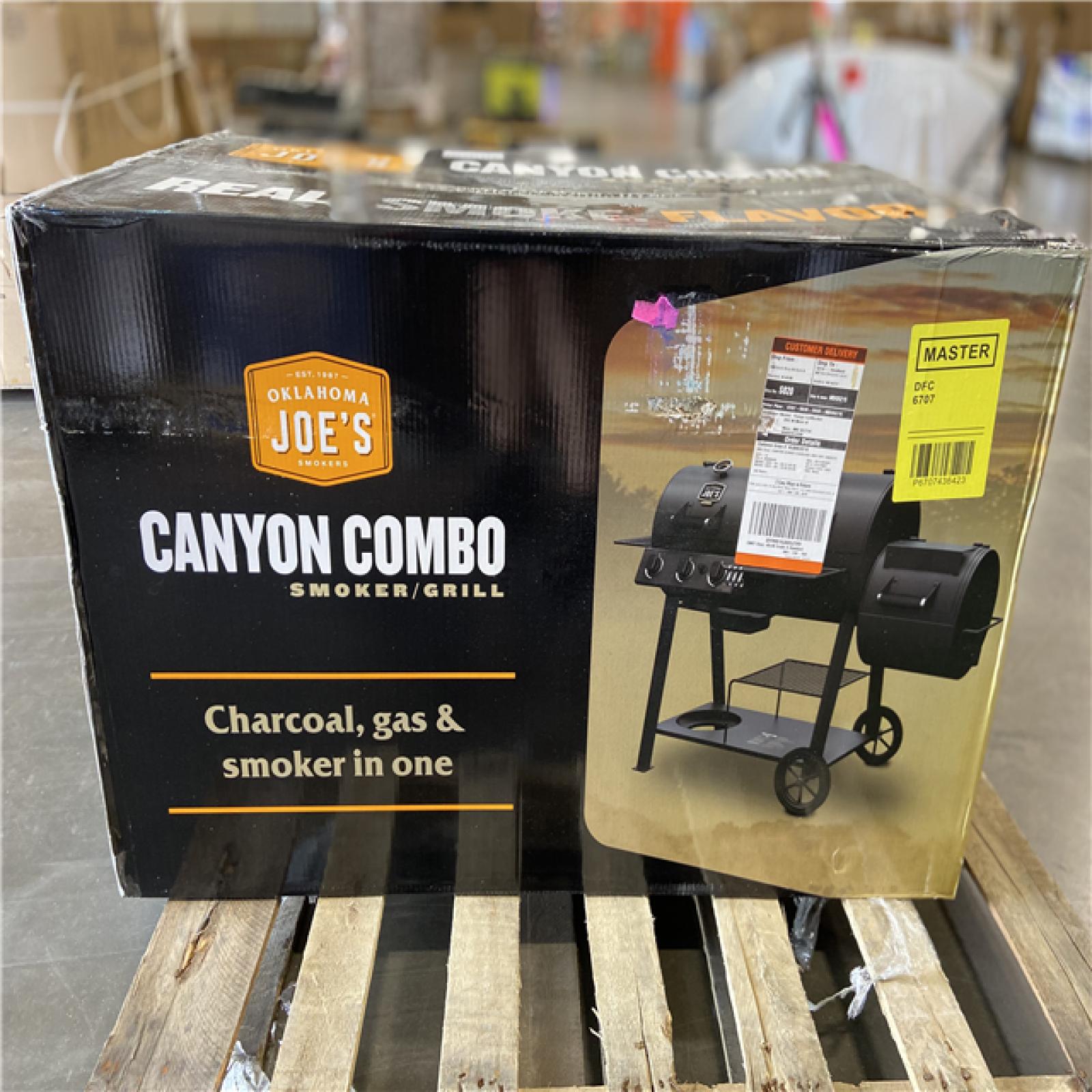 DALLAS LOCATION - OKLAHOMA JOE'S 3-Burner Canyon Combo Charcoal and Gas Smoker and Grill in Black