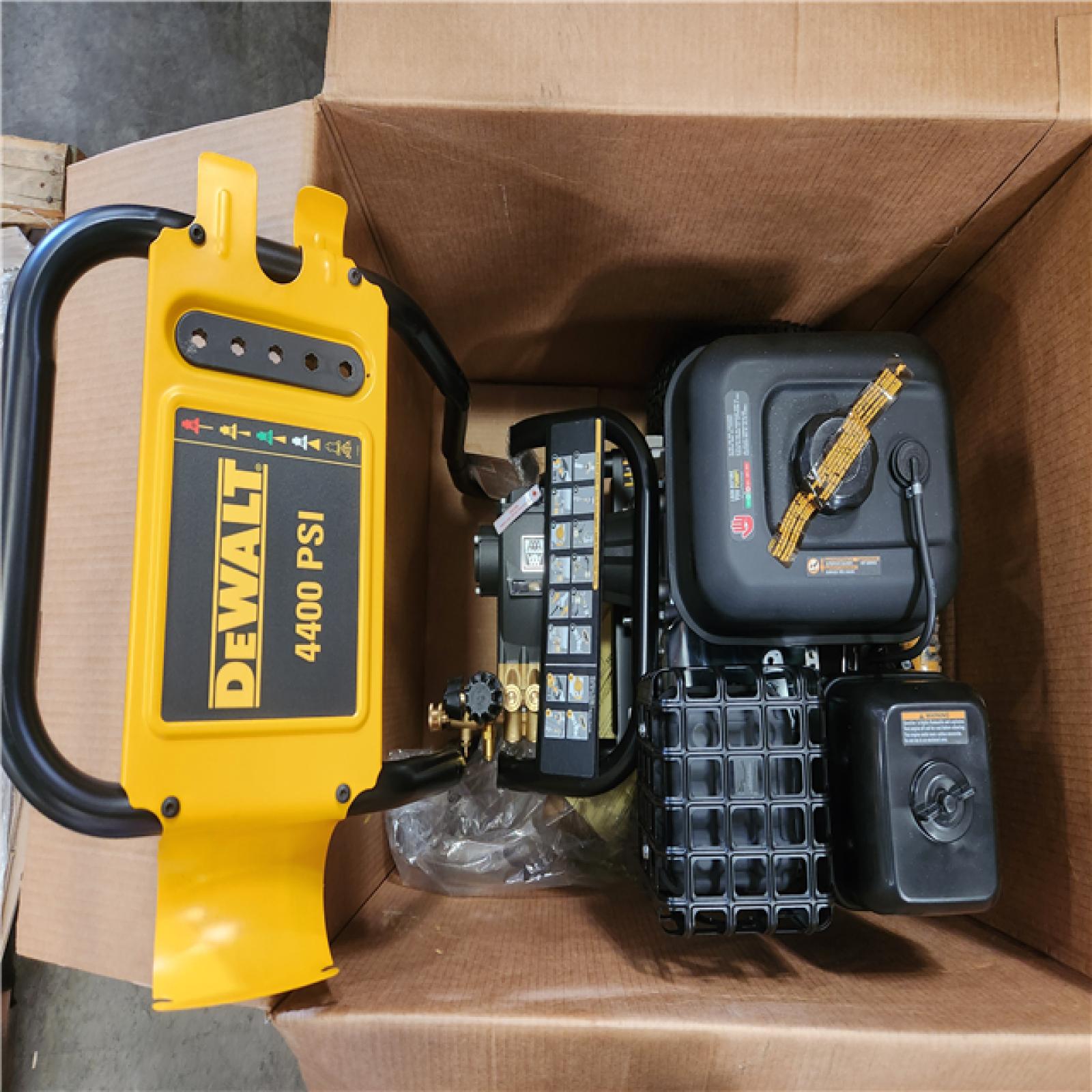 Phoenix NEW DEWALT 4400 PSI 4.0 GPM Cold Water Gas Pressure Washer