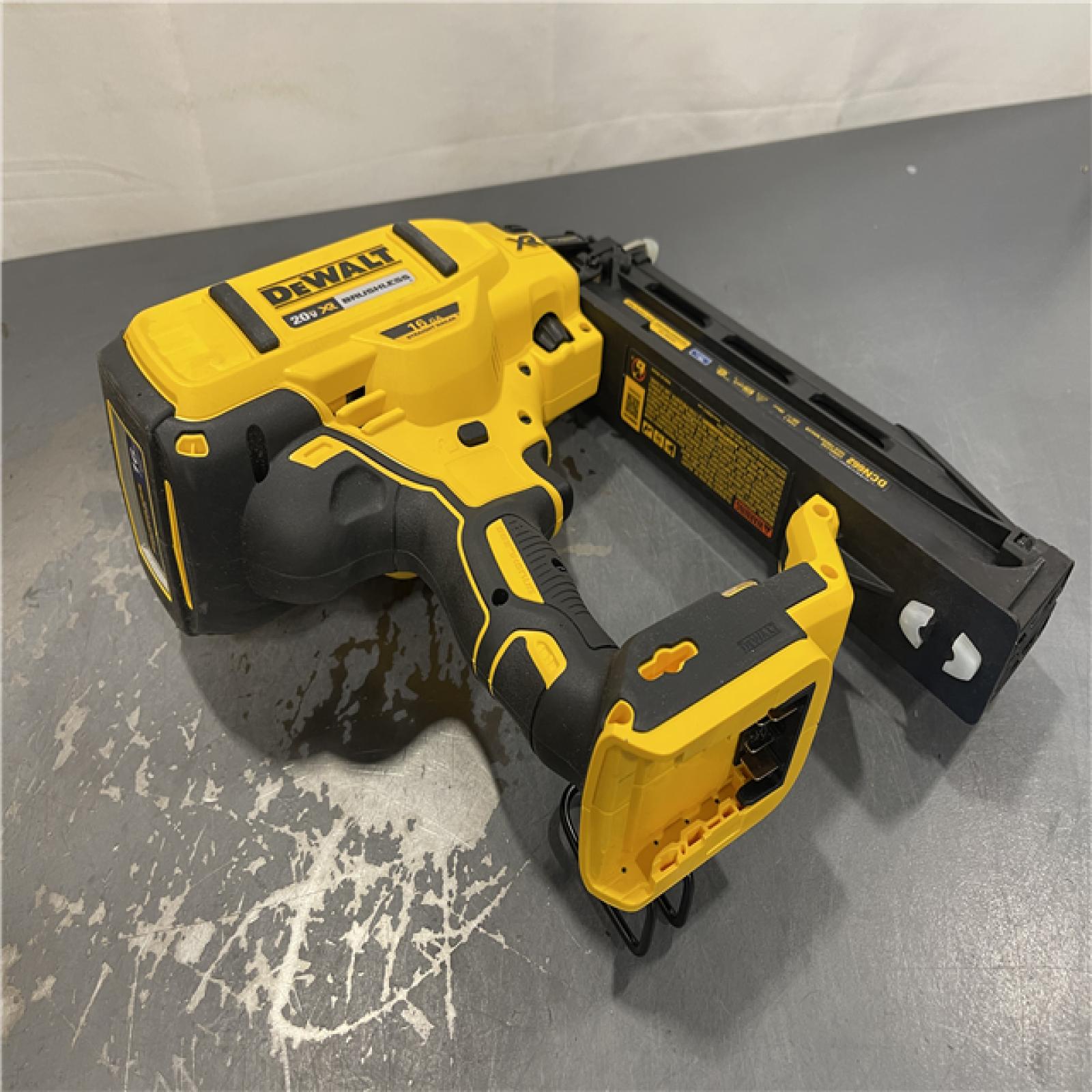 AS-IS - DEWALT 20V MAX XR 16-Gauge Lithium-Ion Cordless Finish Nailer