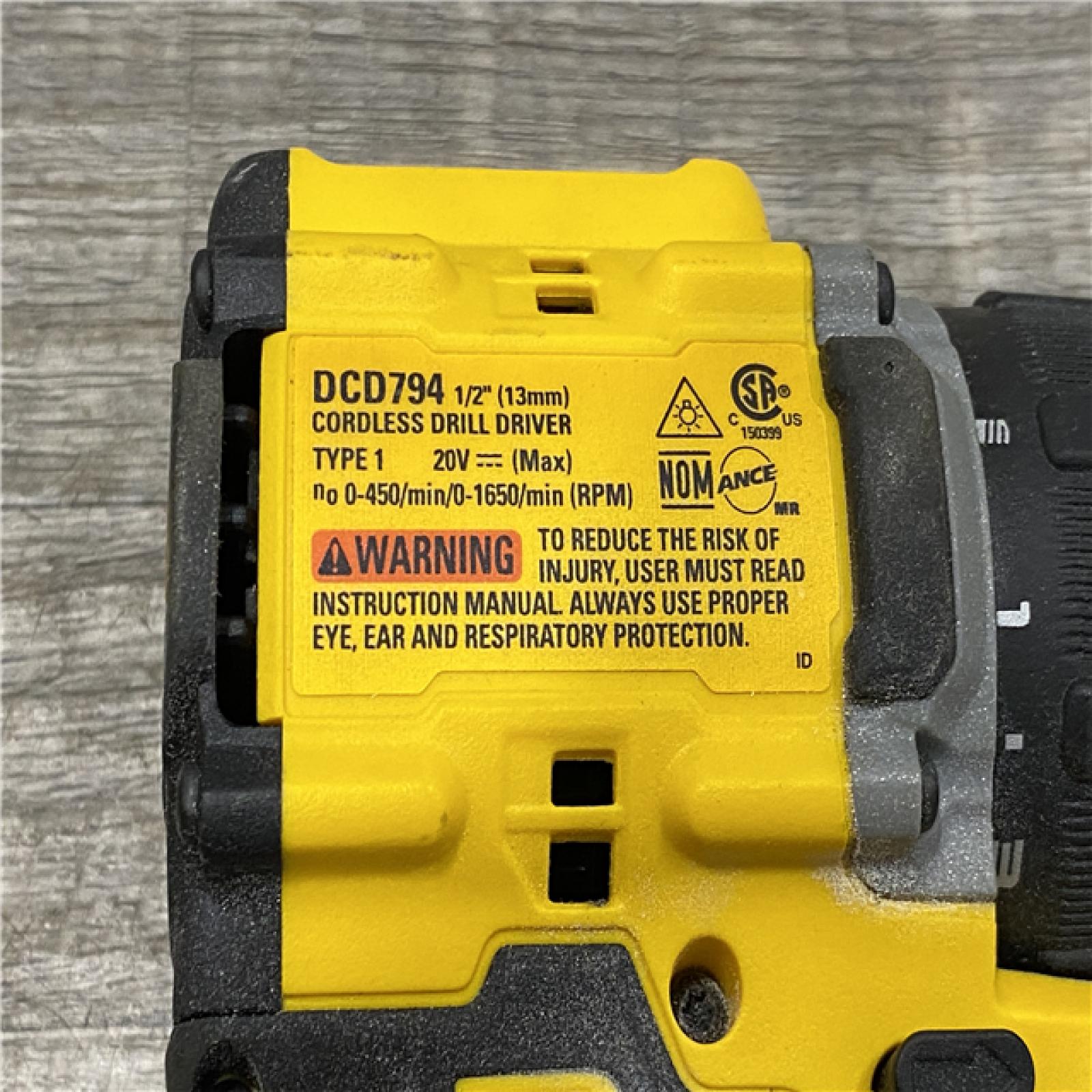 AS-IS DEWALT Atomic 20V Lithium-Ion Cordless Compact 1/2 in. Drill/Driver Kit