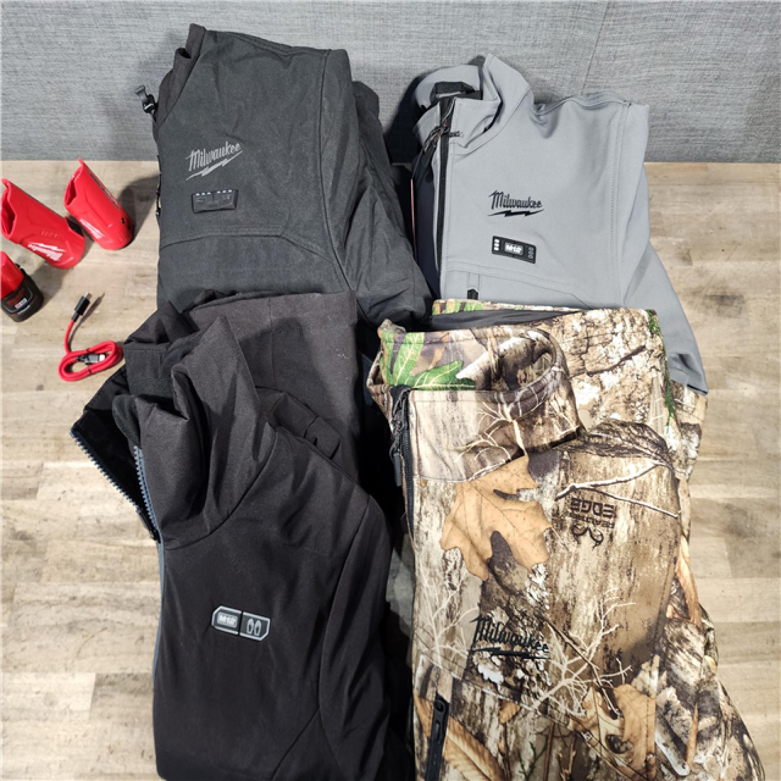 HOUSTON LOCATION - AS-IS MILWAUKEE 4 HEATED CLOTHING COMBO KIT