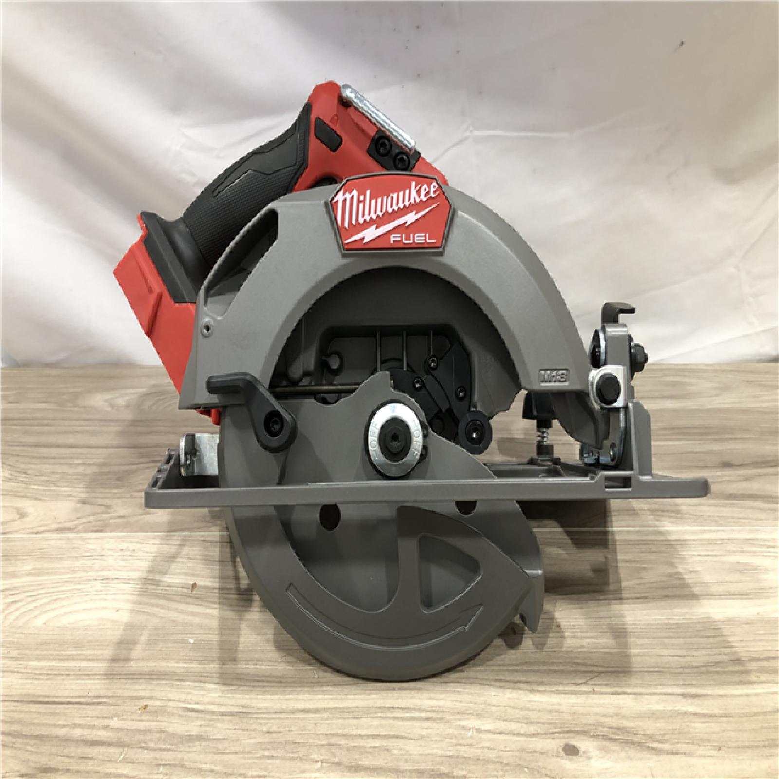 AS-IS Milwaukee M18 FUEL 7-1/4 Inch Circular Saw (Bare Tool)