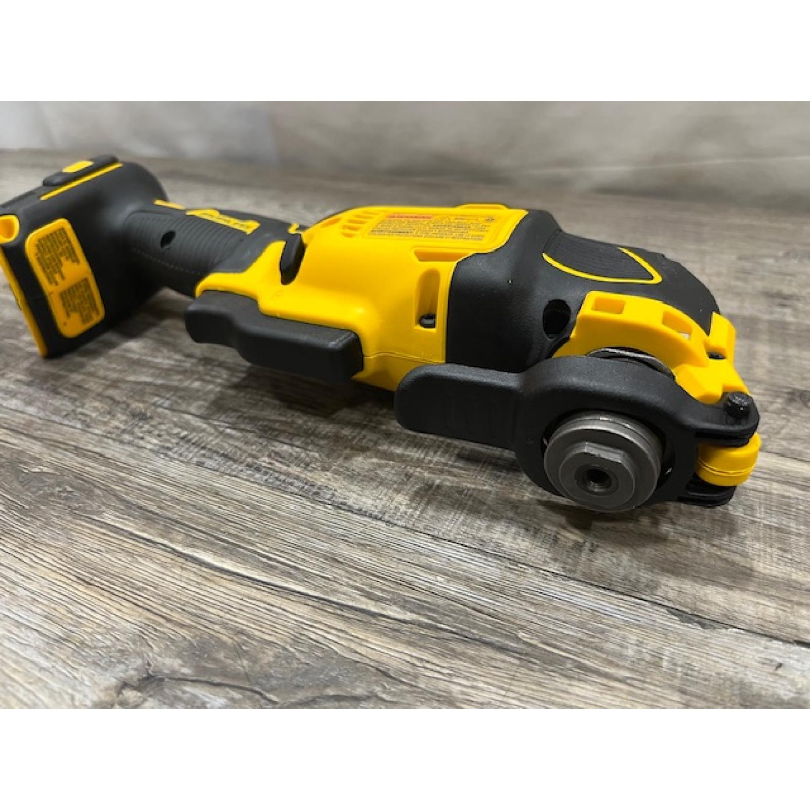 AS-IS DEWALT ATOMIC 20V MAX Cordless Brushless Oscillating Multi Tool Kit