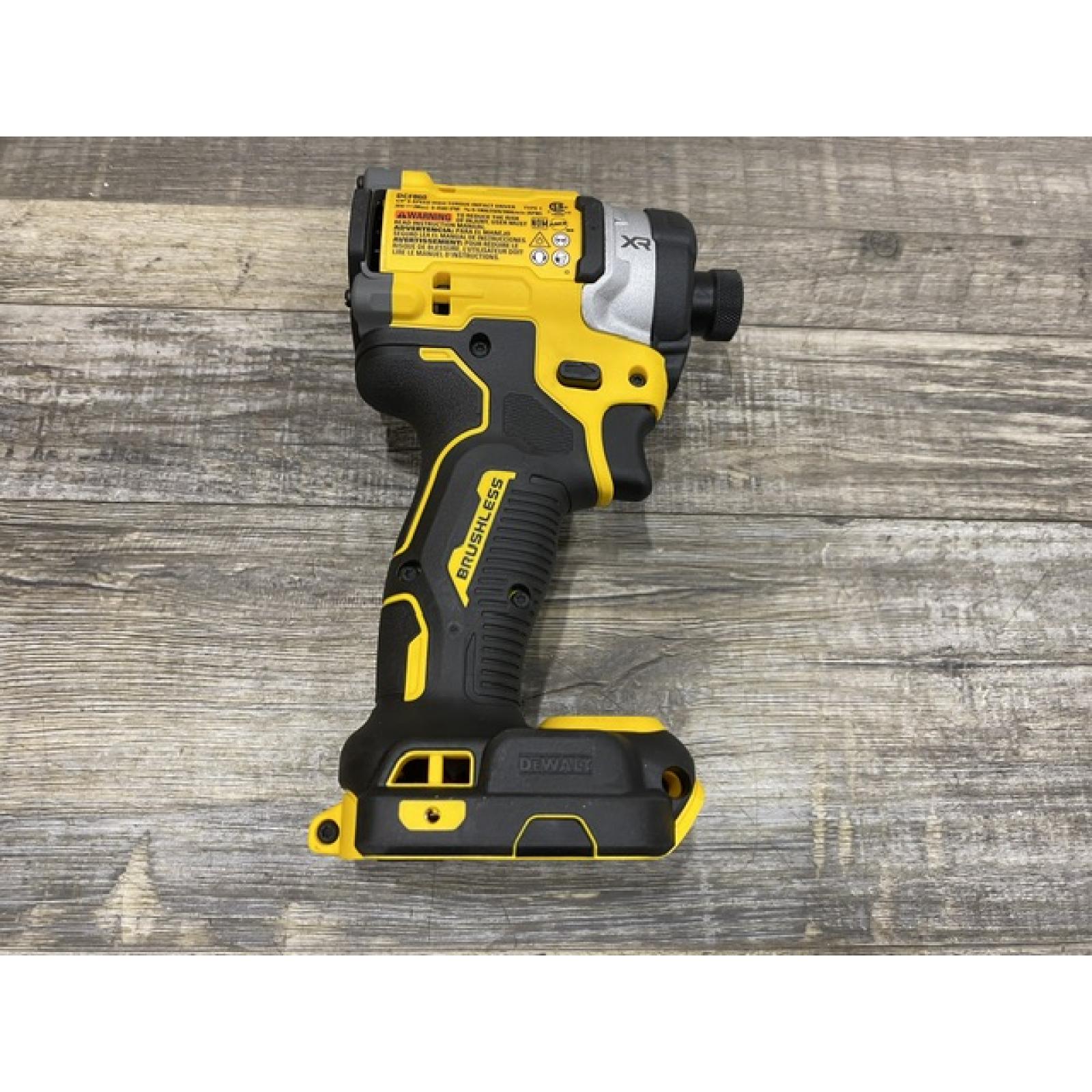 LIKE NEW - DEWALT 20V XR Lithium-Ion Cordless Hammer Drill Kit