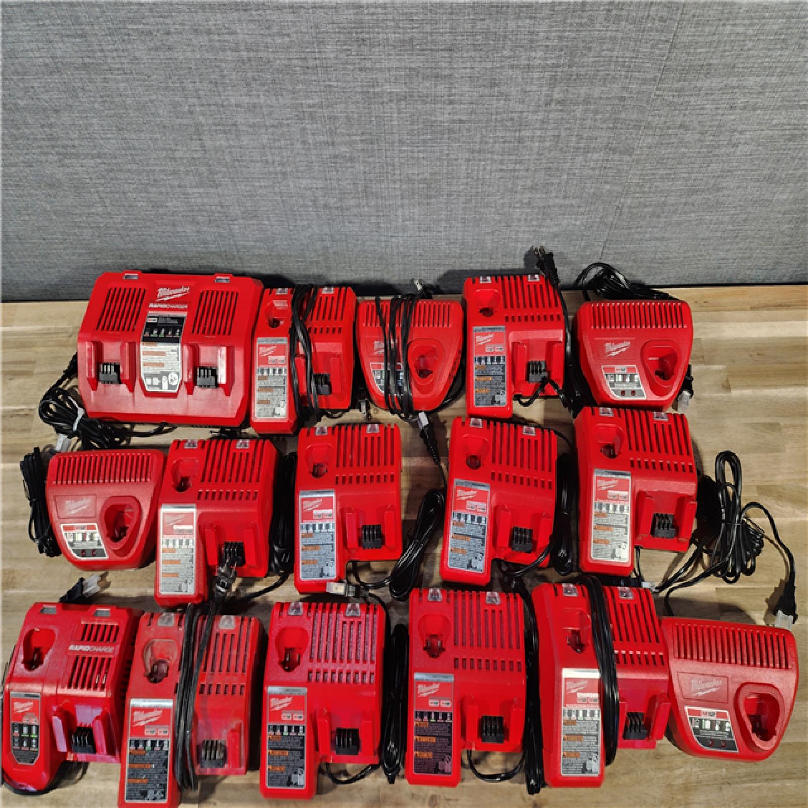 HOUSTON LOCATION - AS-IS MILWAUKEE BATTERY CHARGER PACK QTY - 16