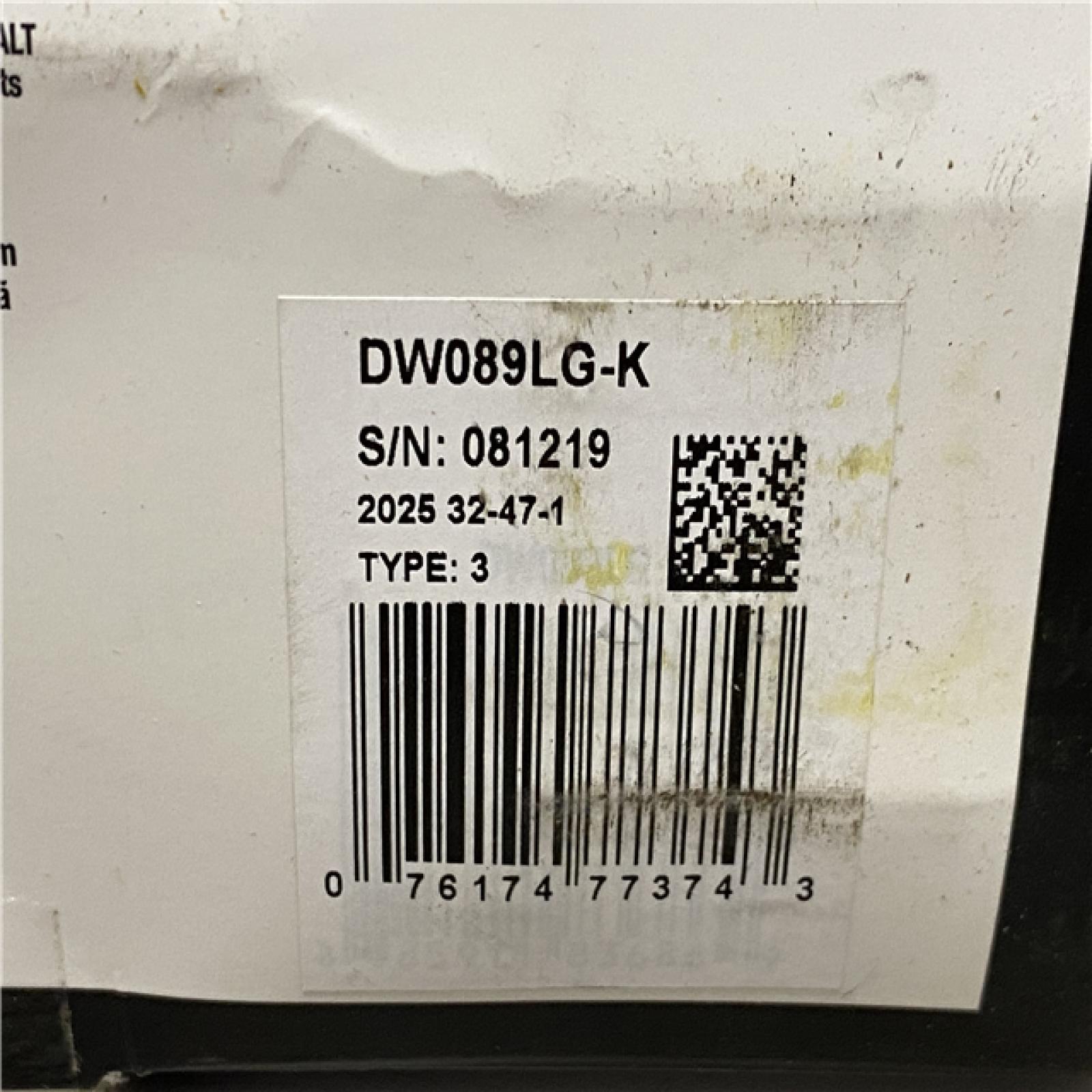NEW - DEWALT 12V MAX Lithium-Ion 100 ft. Green Self-Leveling 3-Beam 360 Degree Laser Level with 2.0Ah Battery  Charger and Case