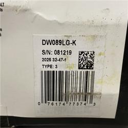 NEW - DEWALT 12V MAX Lithium-Ion 100 ft. Green Self-Leveling 3-Beam 360 Degree Laser Level with 2.0Ah Battery  Charger and Case