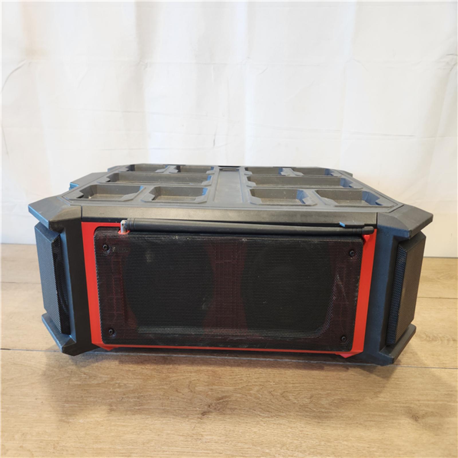 AS-IS- M18 Radio Packout De 18v