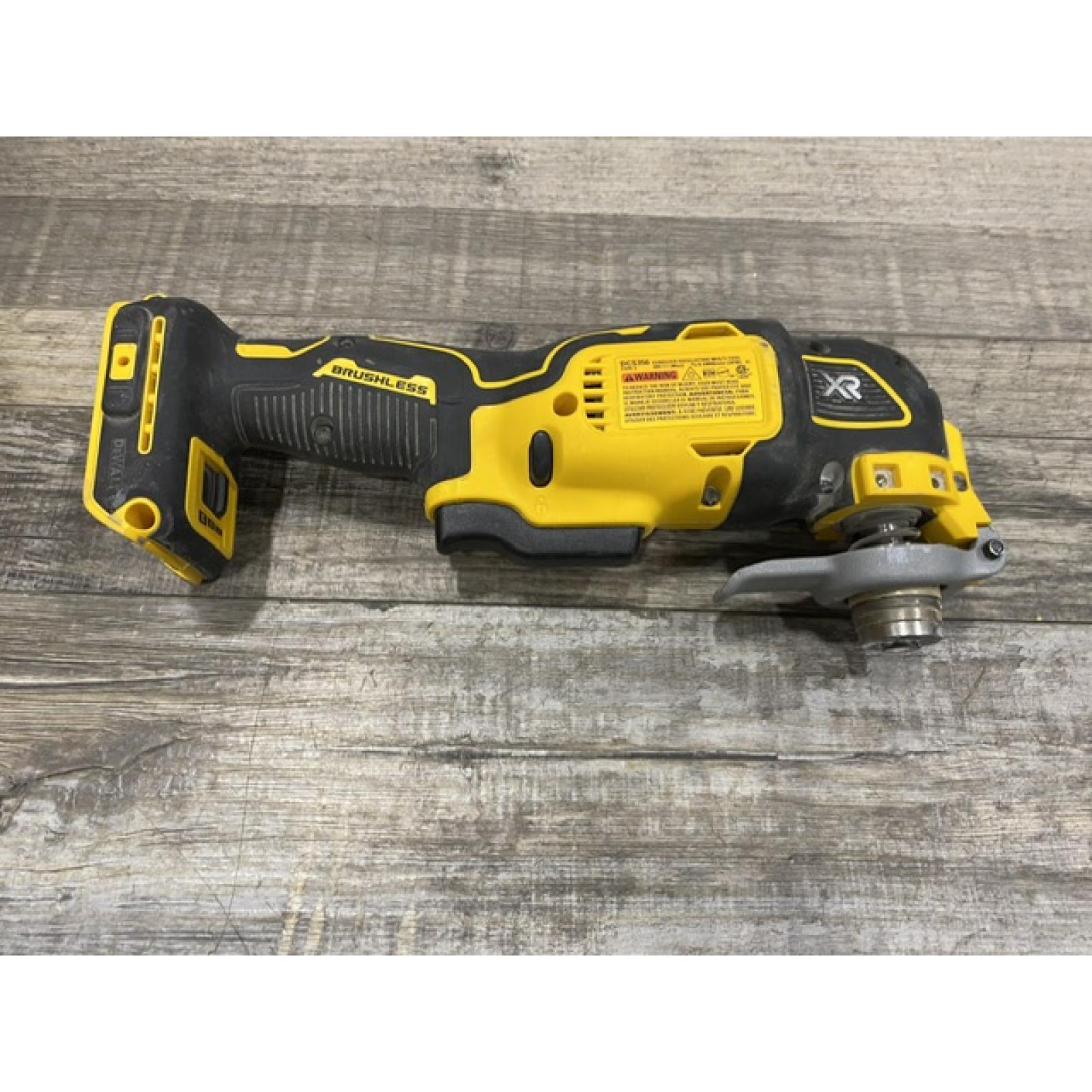 AS-IS DEWALT 20V MAX XR Cordless Brushless 3-Speed Oscillating Multi Tool Kit
