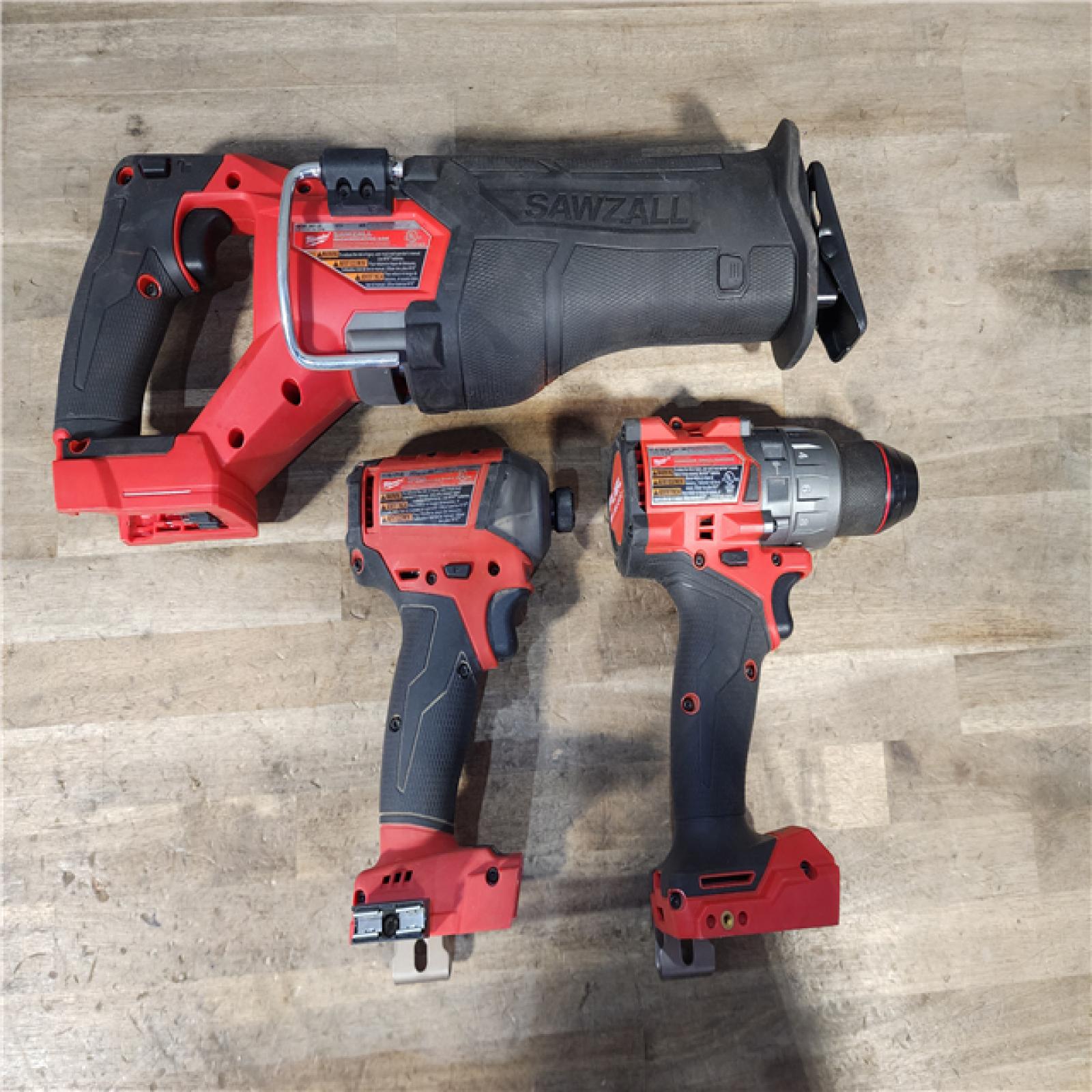 HOUSTON LOCATION - AS-IS MILWAUKEE 3 TOOL COMBO KIT W/ (2) BATTERY & CHARGER