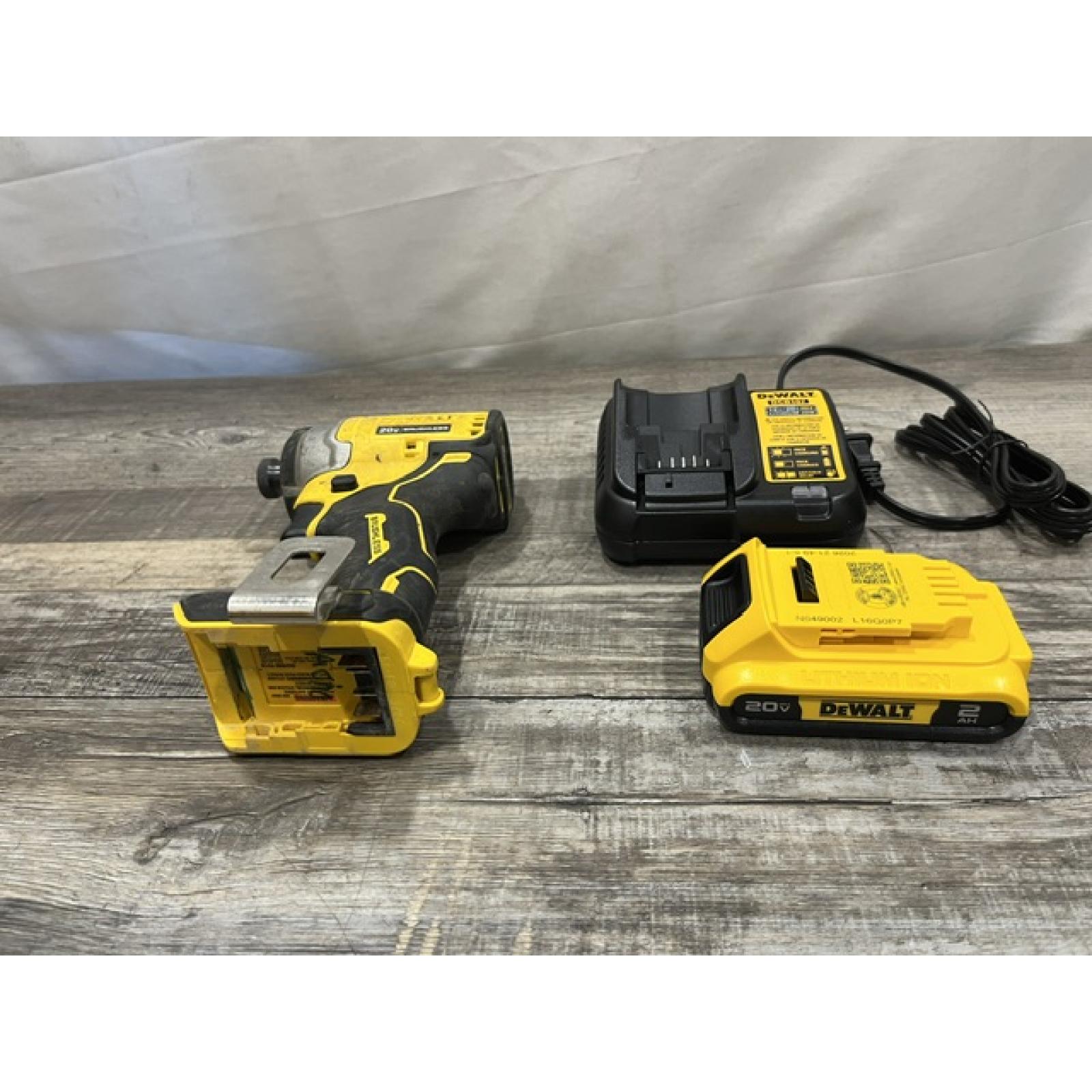 AS-SI DEWALT Atomic 20V Max Lithium-Ion Brushless Cordless Compact 1/4 in. Impact Driver Kit