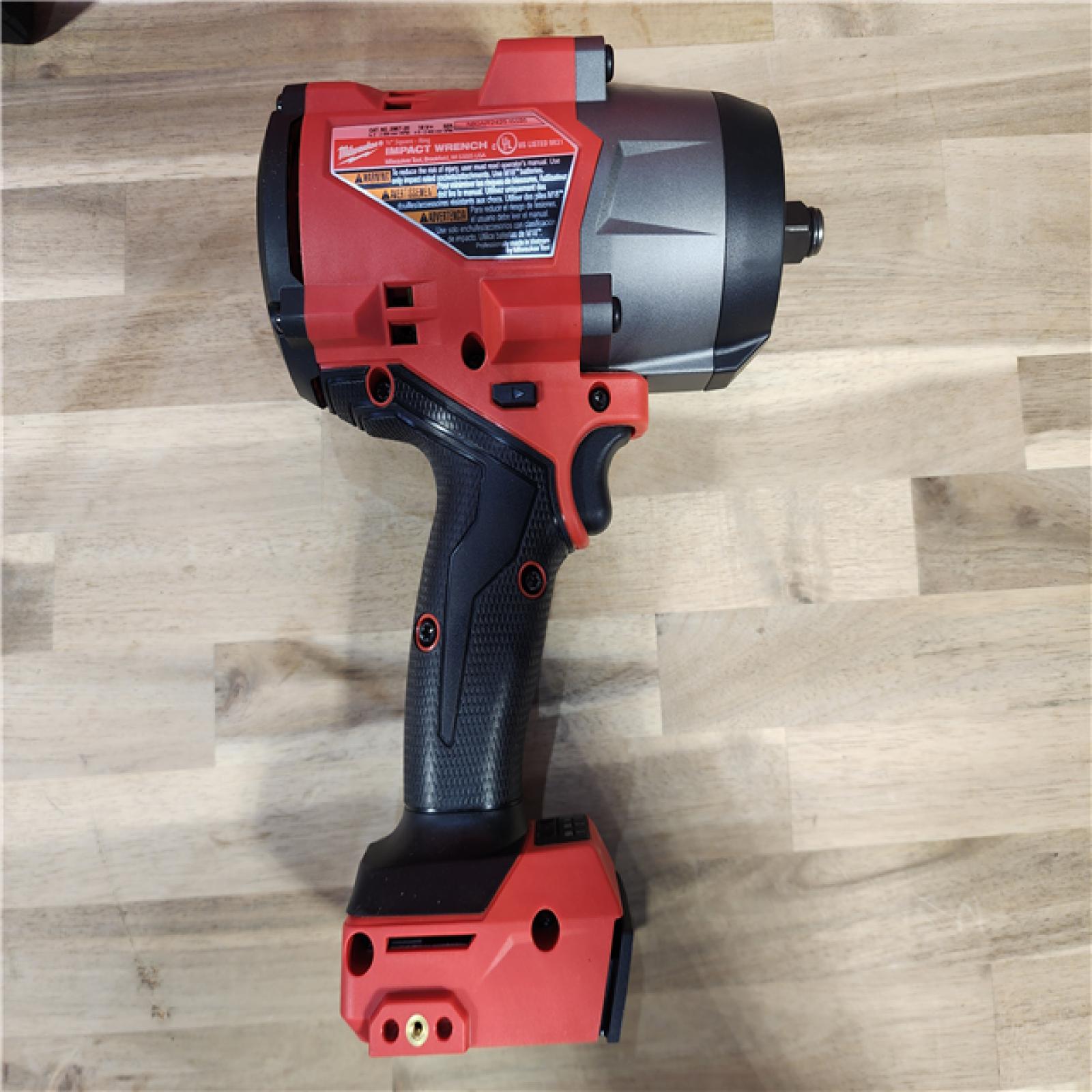 HOUSTON LOCATION - AS-IS (APPEARS LIKE NEW) Milwaukee M18 FUEL 1/2 in. Cordless Brushless High Torque Impact Wrench Kit (Battery & Charger)